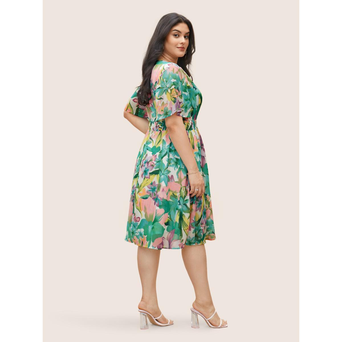 Plus Size Floral Print Overlap Collar Pocket Shirred Dress Green Women Elegant Non Overlap Collar Short sleeve Curvy Midi Dress BloomChic 18-20/2X Product Image