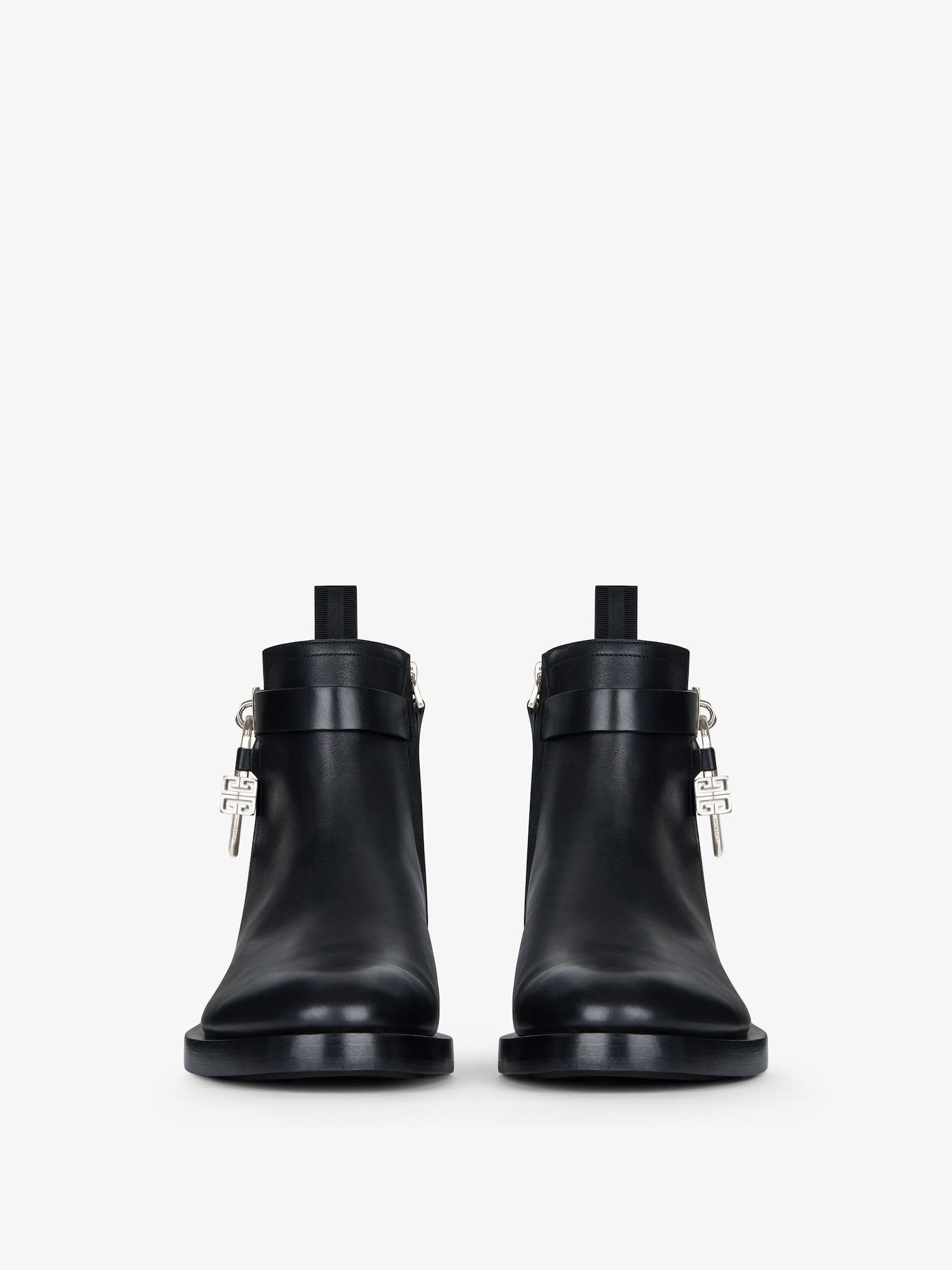 Lock ankle boots in leather - black Product Image