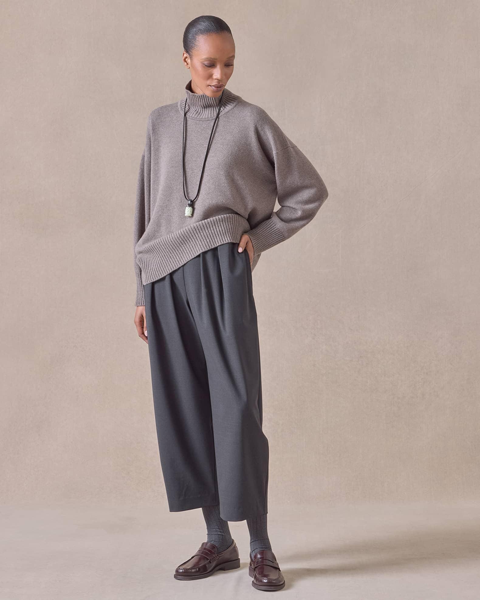Pleated Stretch Wool Straight-Leg Crop Trousers Product Image