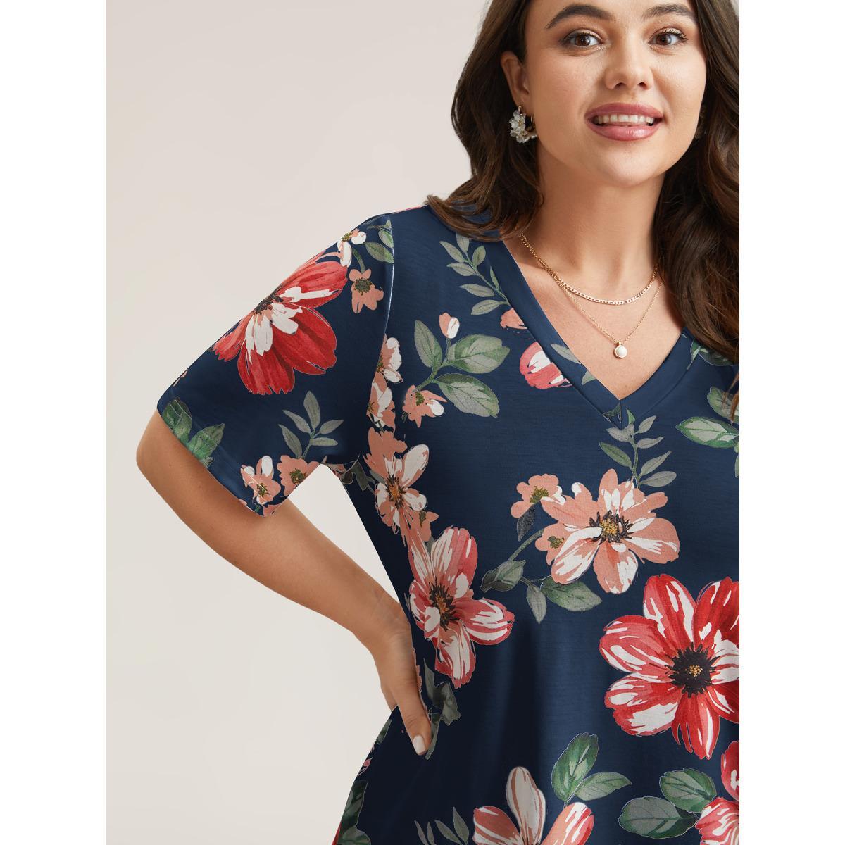Plus Size Multi-Color Floral Print V-Neck T-Shirt Black Women Elegant Non Natural Flowers V-neck Everyday T-shirts BloomChic 26/4X Product Image