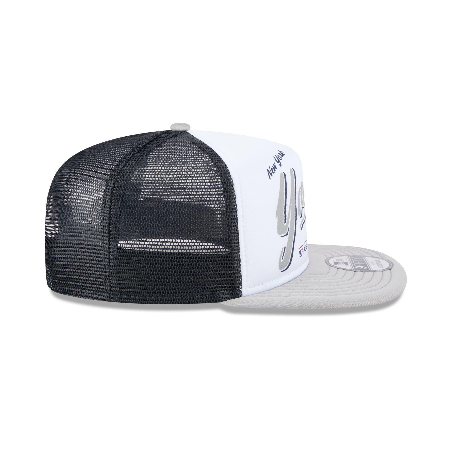 New York Yankees Retro Script 9FIFTY A-Frame Trucker Hat Male Product Image