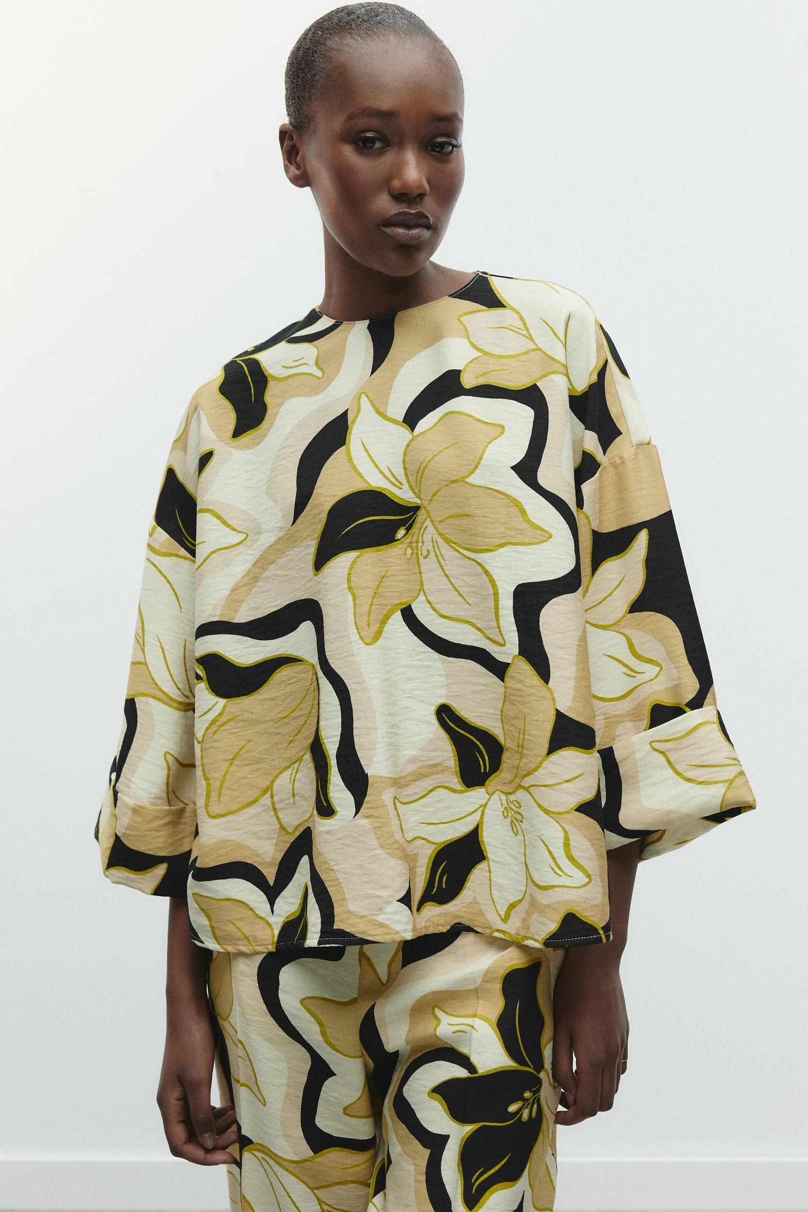 PRINTED WIDE SLEEVE BLOUSE Product Image