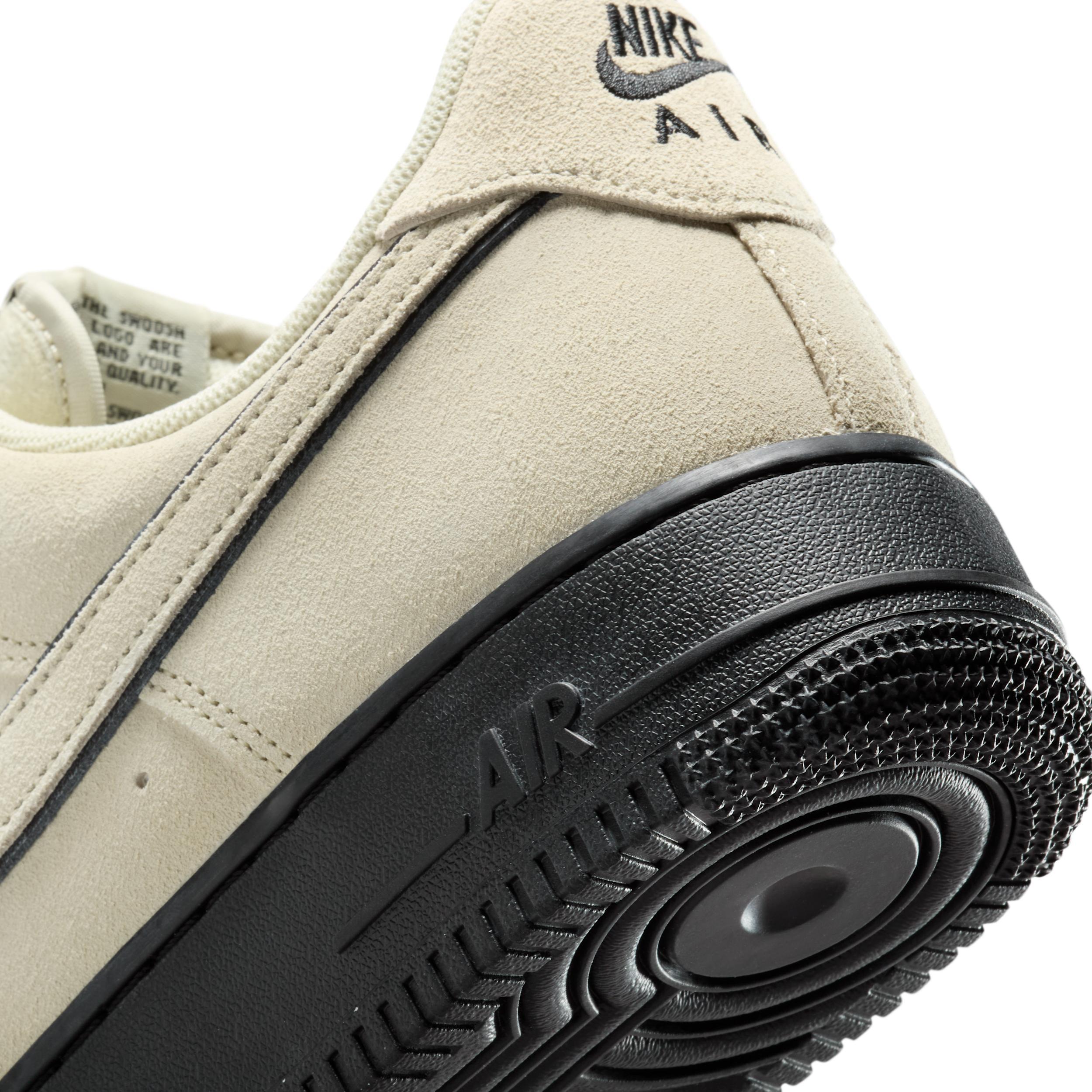 Nike Men's Air Force 1 '07 LV8 Shoes Product Image