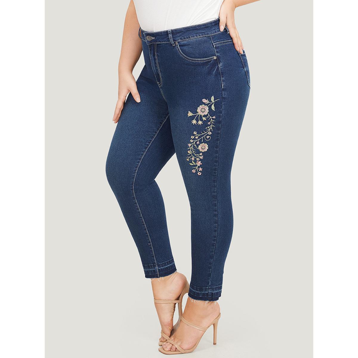Plus Size Very Stretchy Floral Embroidered Dark Wash Jeans Women Indigo Casual Plants Embroidered High stretch Pocket Jeans BloomChic 22/3X Product Image