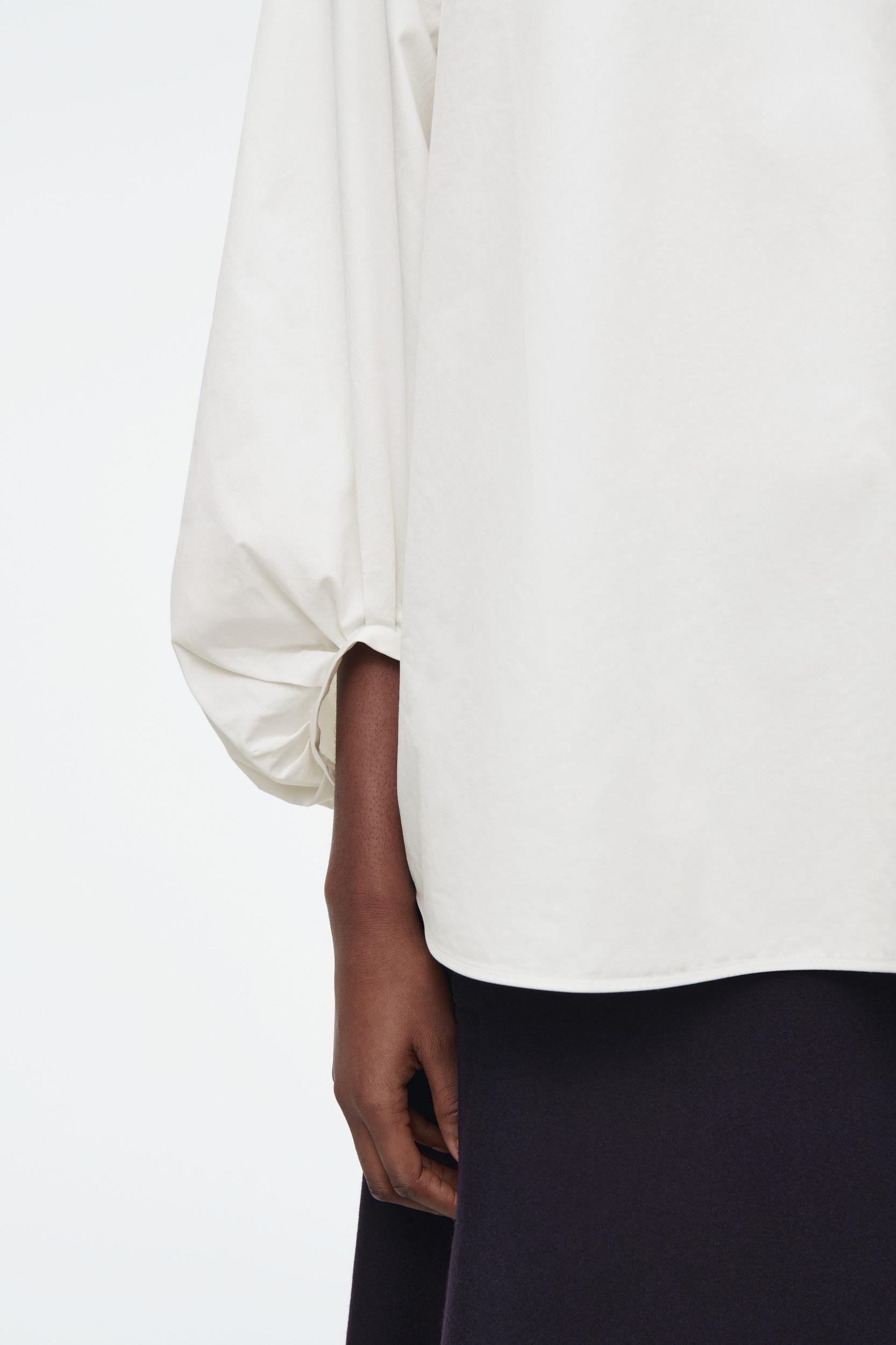 BALLOON-SLEEVE BLOUSE Product Image