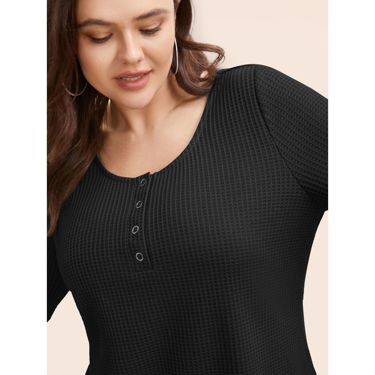 Plus Size Solid Waffle Knit Round Neck T-shirt Black Women Casual Texture Round Neck Everyday T-shirts BloomChic 28/5X Product Image