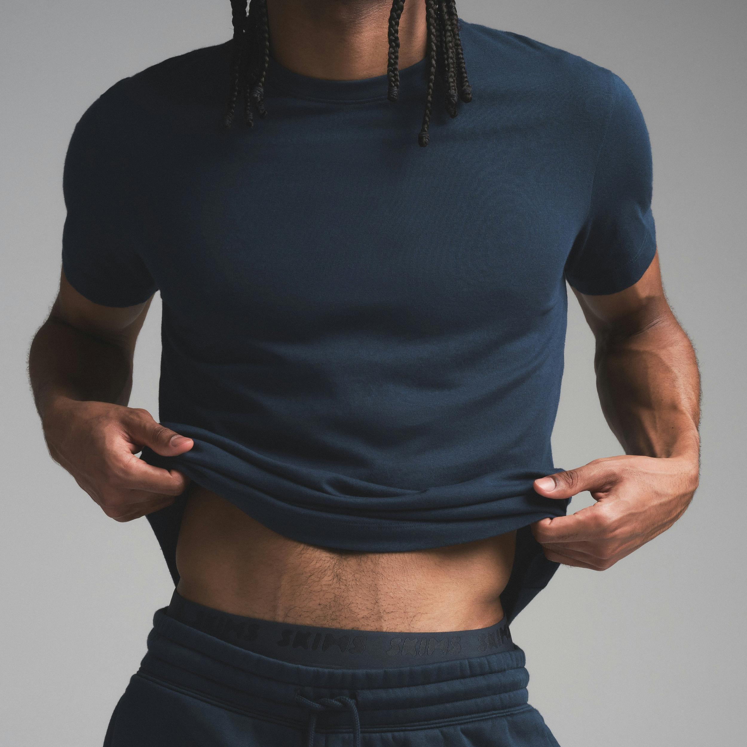 SKIMS COTTON MENS CLASSIC T-SHIRT | NAVY Product Image