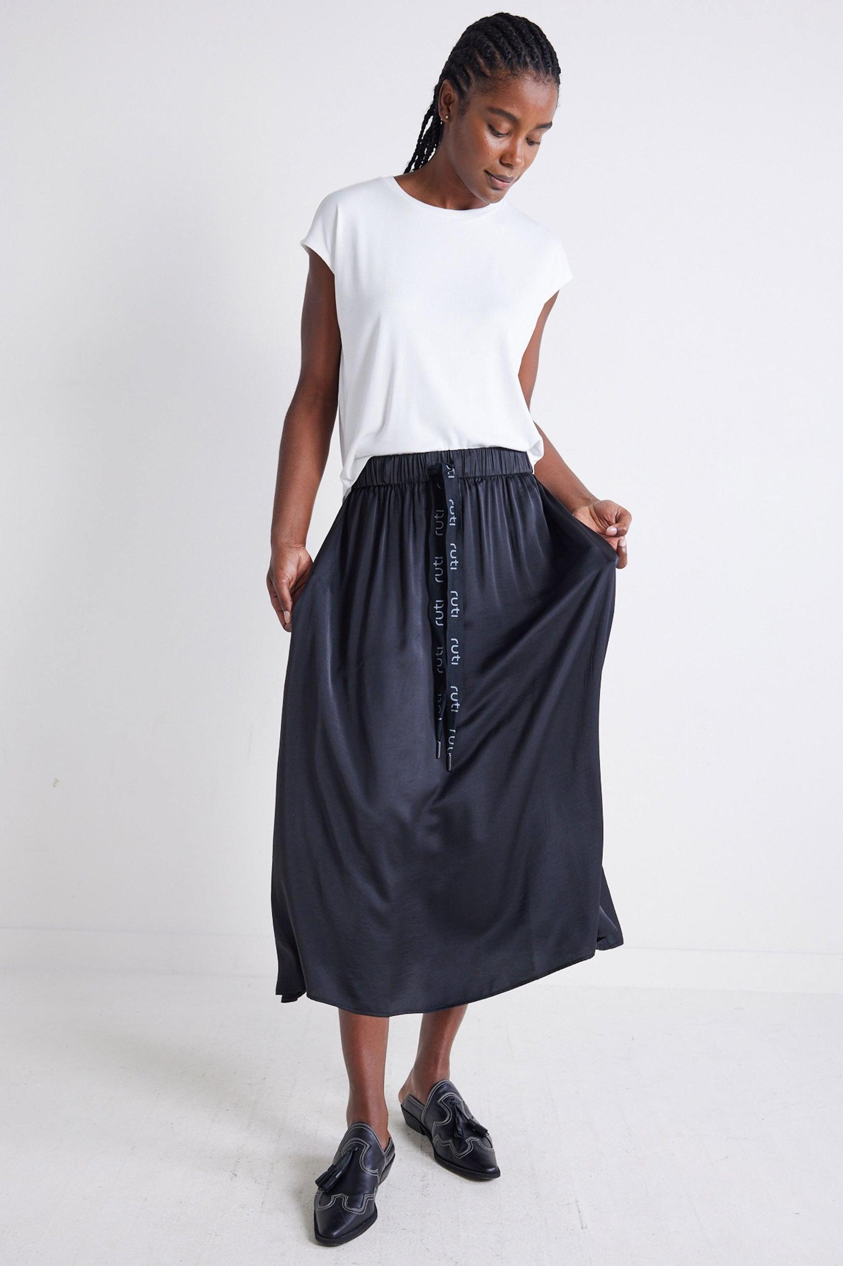 The Ribbed Tuck-In Tee Product Image