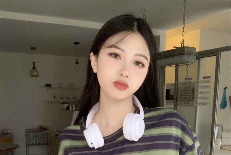 Long-Sleeve Crewneck Striped Tee Product Image