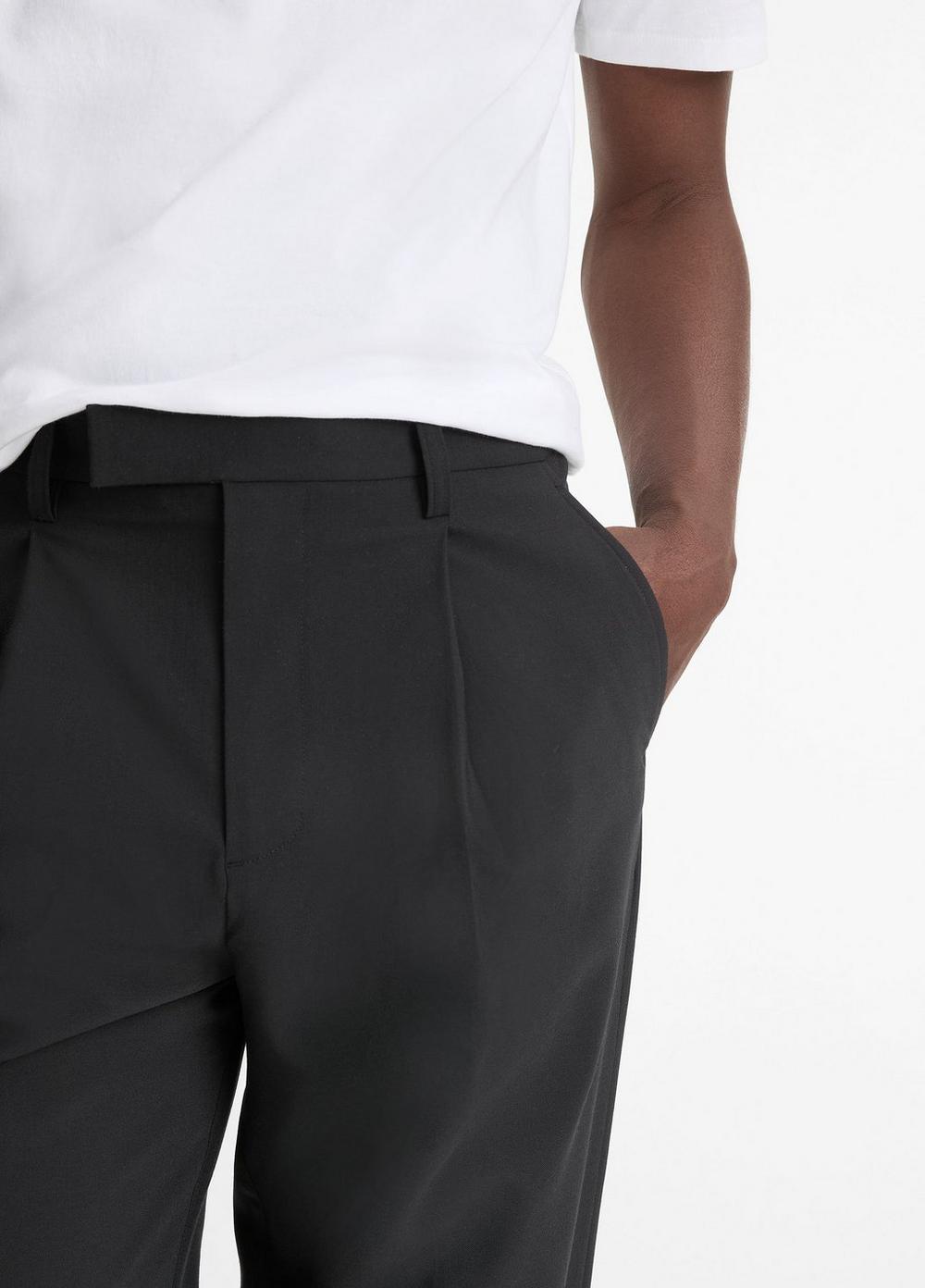 Mens Louie Relaxed Pleated Trouser, Black, Size 28 Vince Product Image