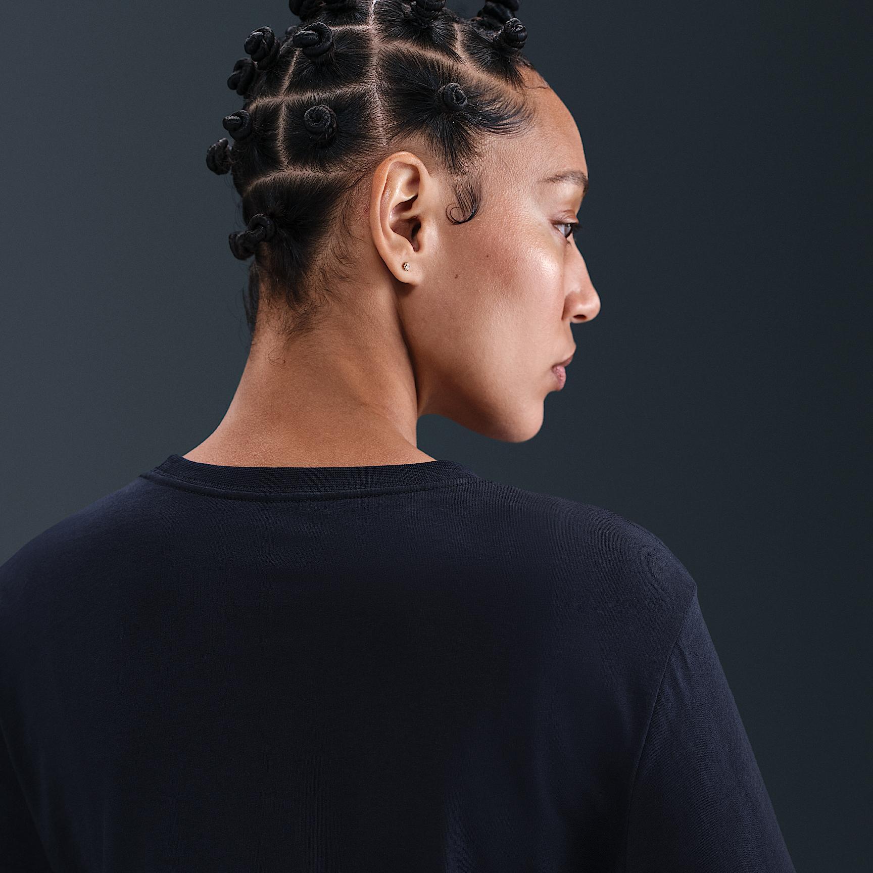 Women's Nike Sportswear Club Long-Sleeve T-Shirt Product Image