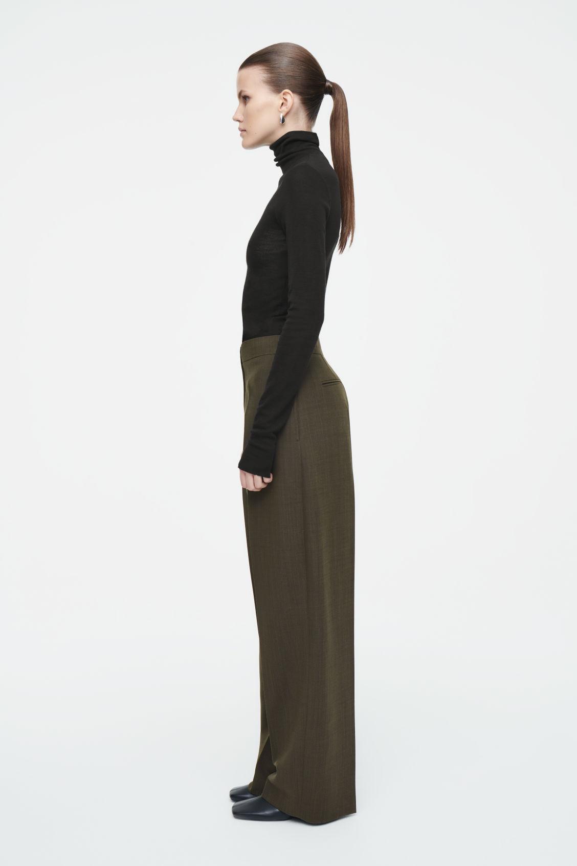 MERINO WOOL TURTLENECK TOP Product Image