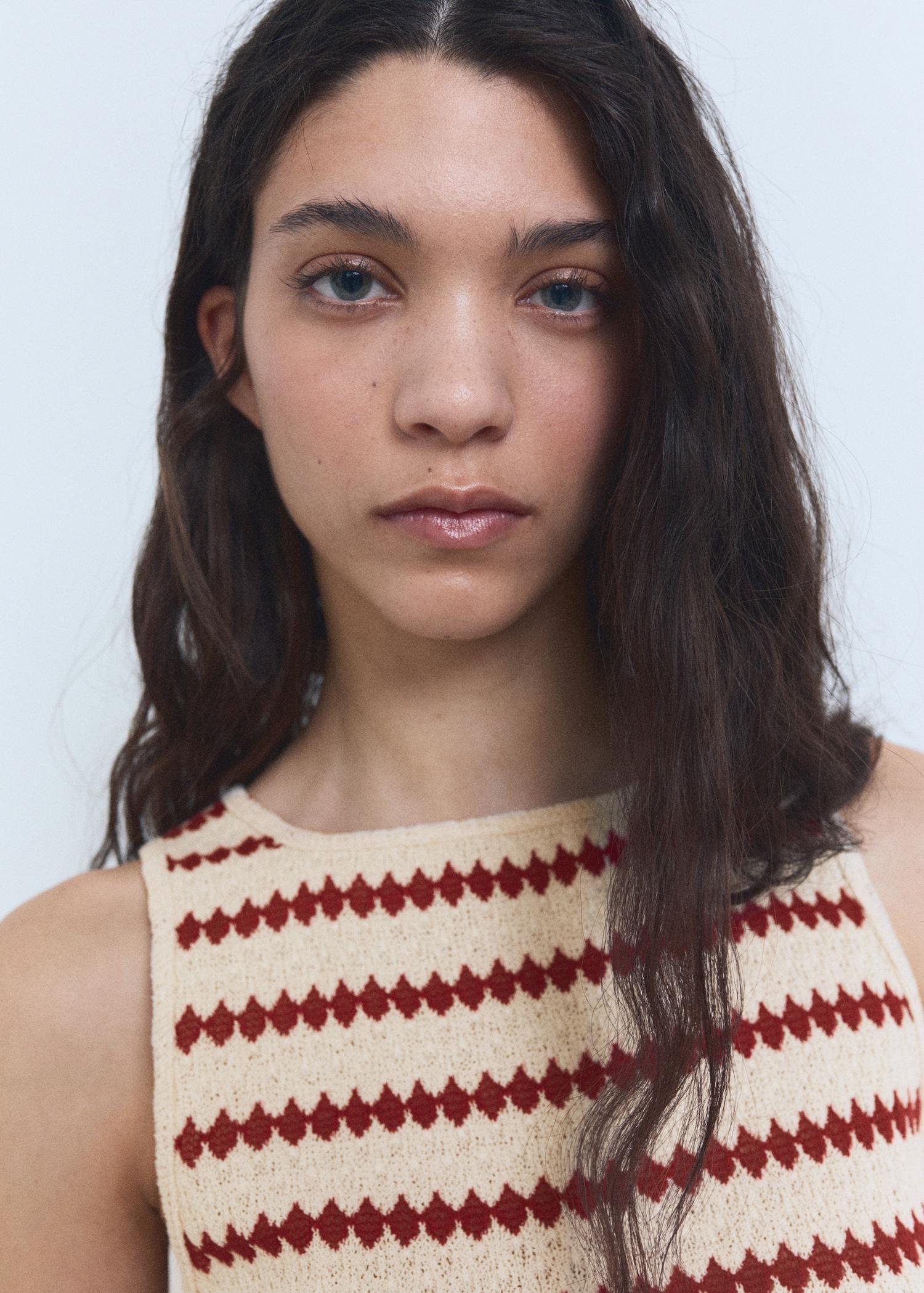 Knitted top with geometric print - Women | MANGO USA Product Image
