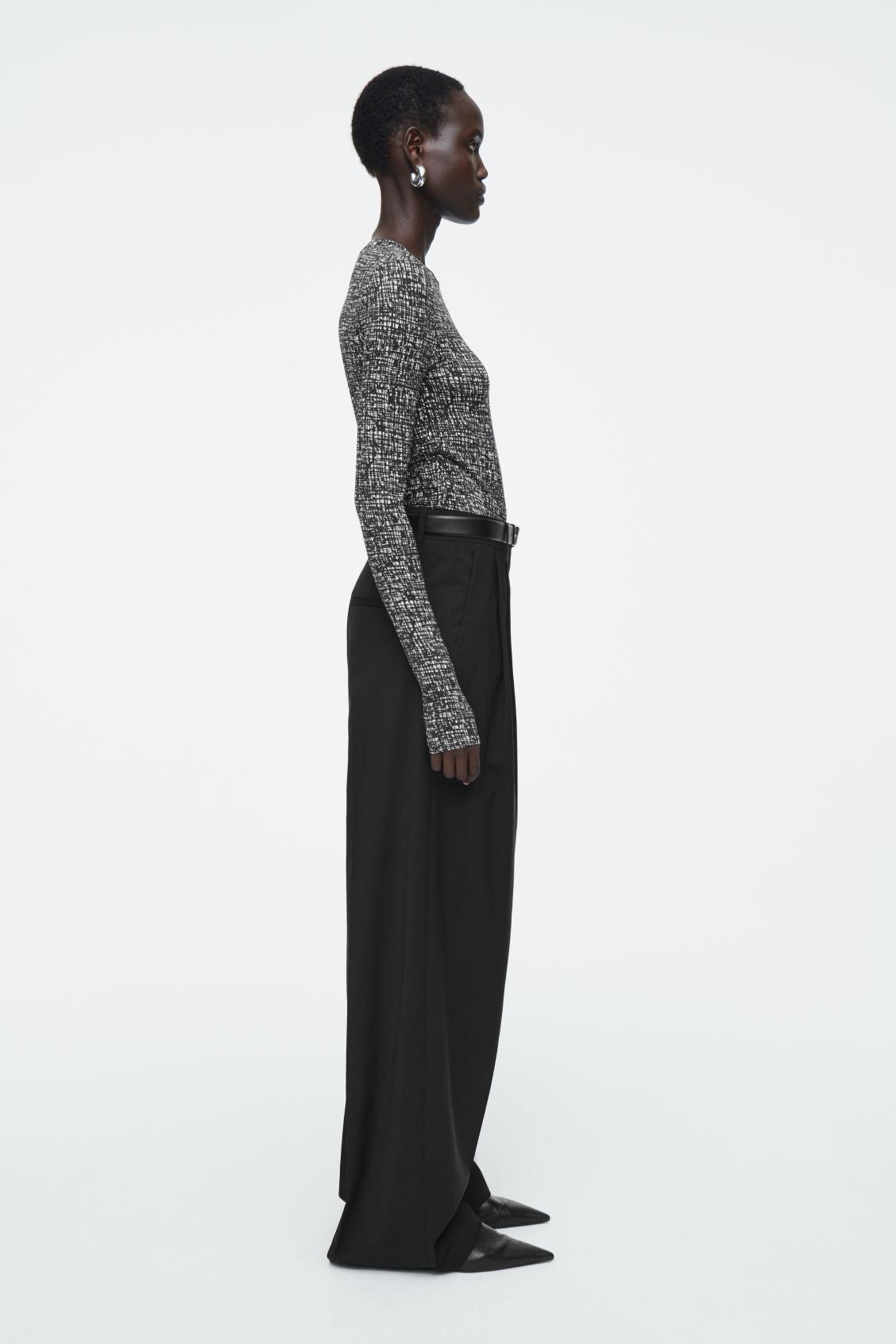 SLIM LIGHTWEIGHT LONG-SLEEVED TOP Product Image