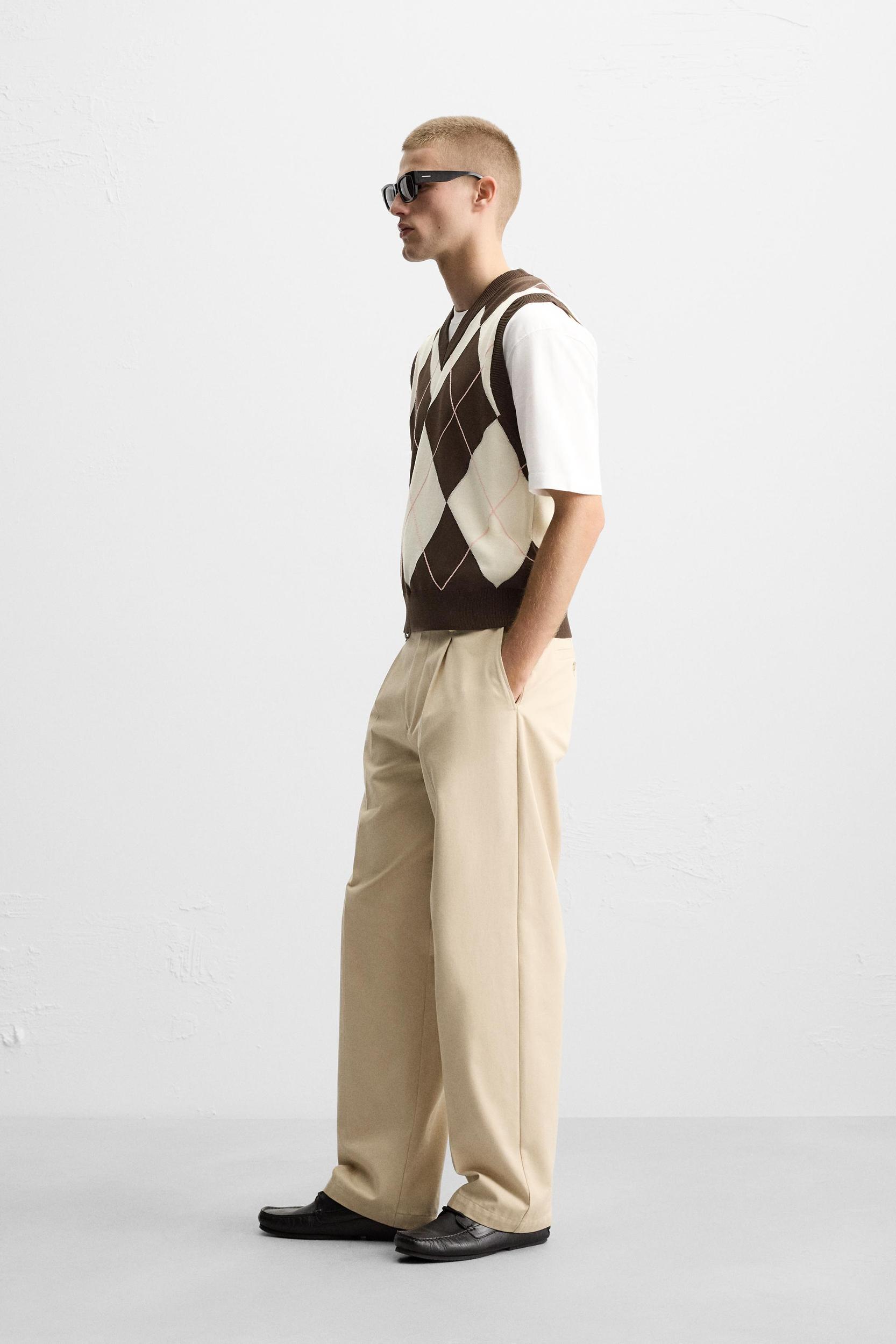 ARGYLE JACQUARD KNIT VEST Product Image