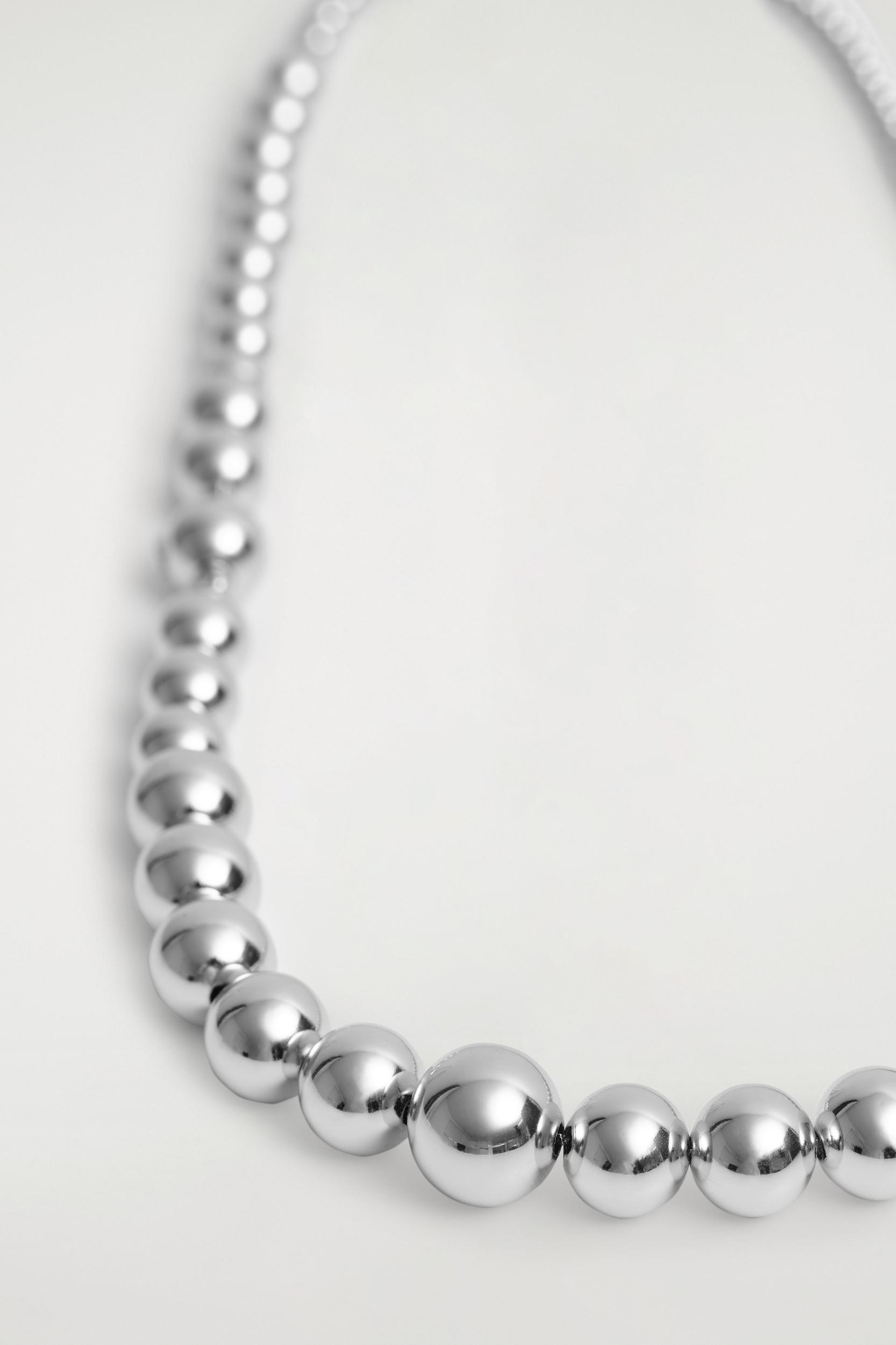 BEADED NECKLACE Product Image