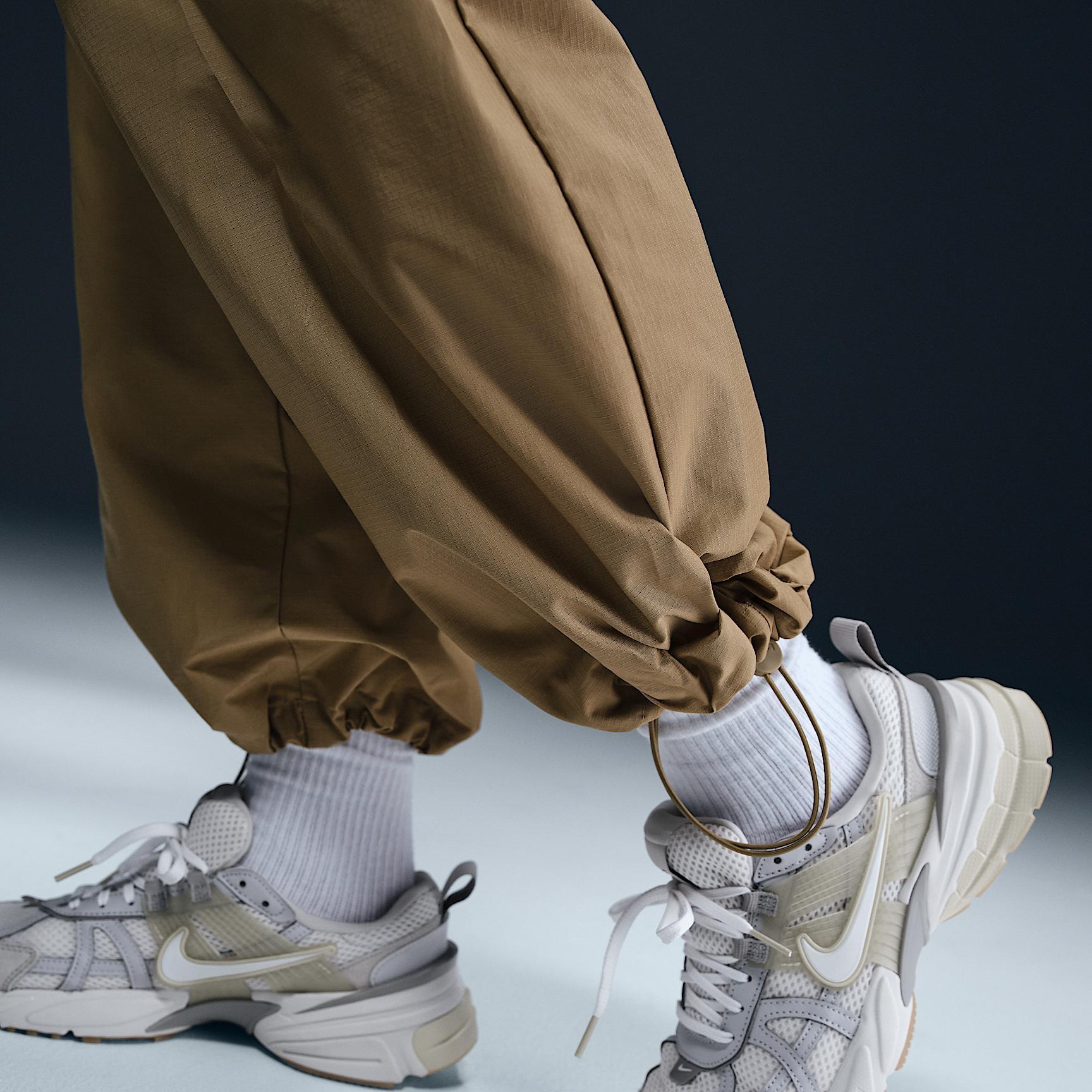Nike Sportswear Everything Wovens Women's Mid-Rise Cargo Pants Product Image