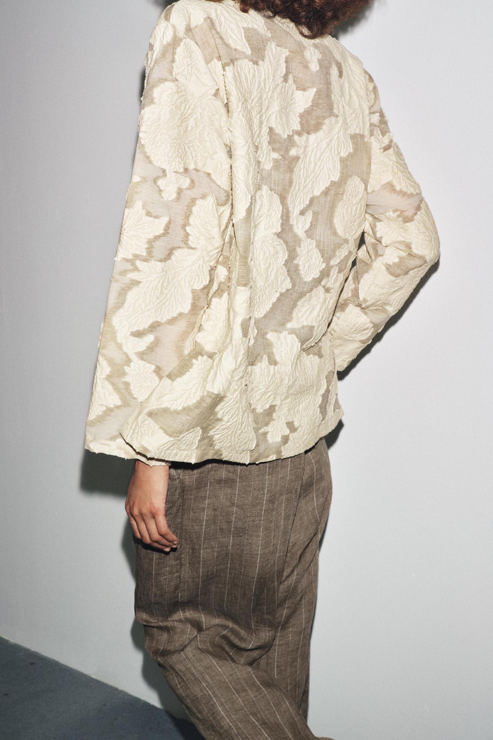 FLORAL JACQUARD KIMONO LIMITED EDITION Product Image