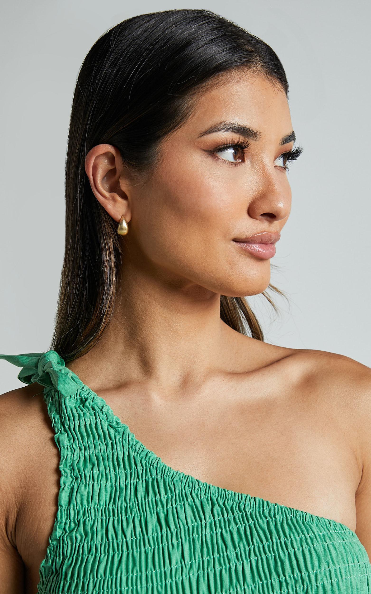 Snooky Stud Earrings in Gold Product Image