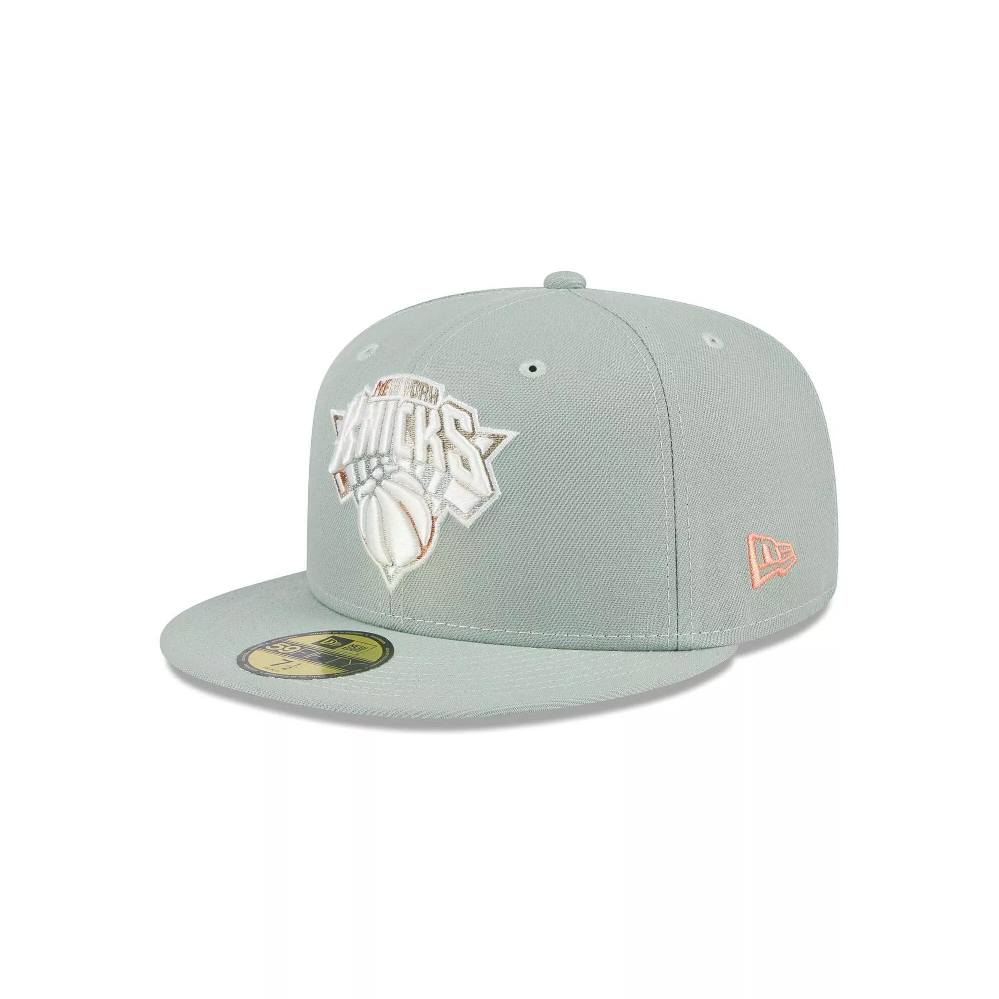 Men's New Era  Green New York Knicks Springtime Camo 59FIFTY Fitted Hat, Size: 7 Product Image
