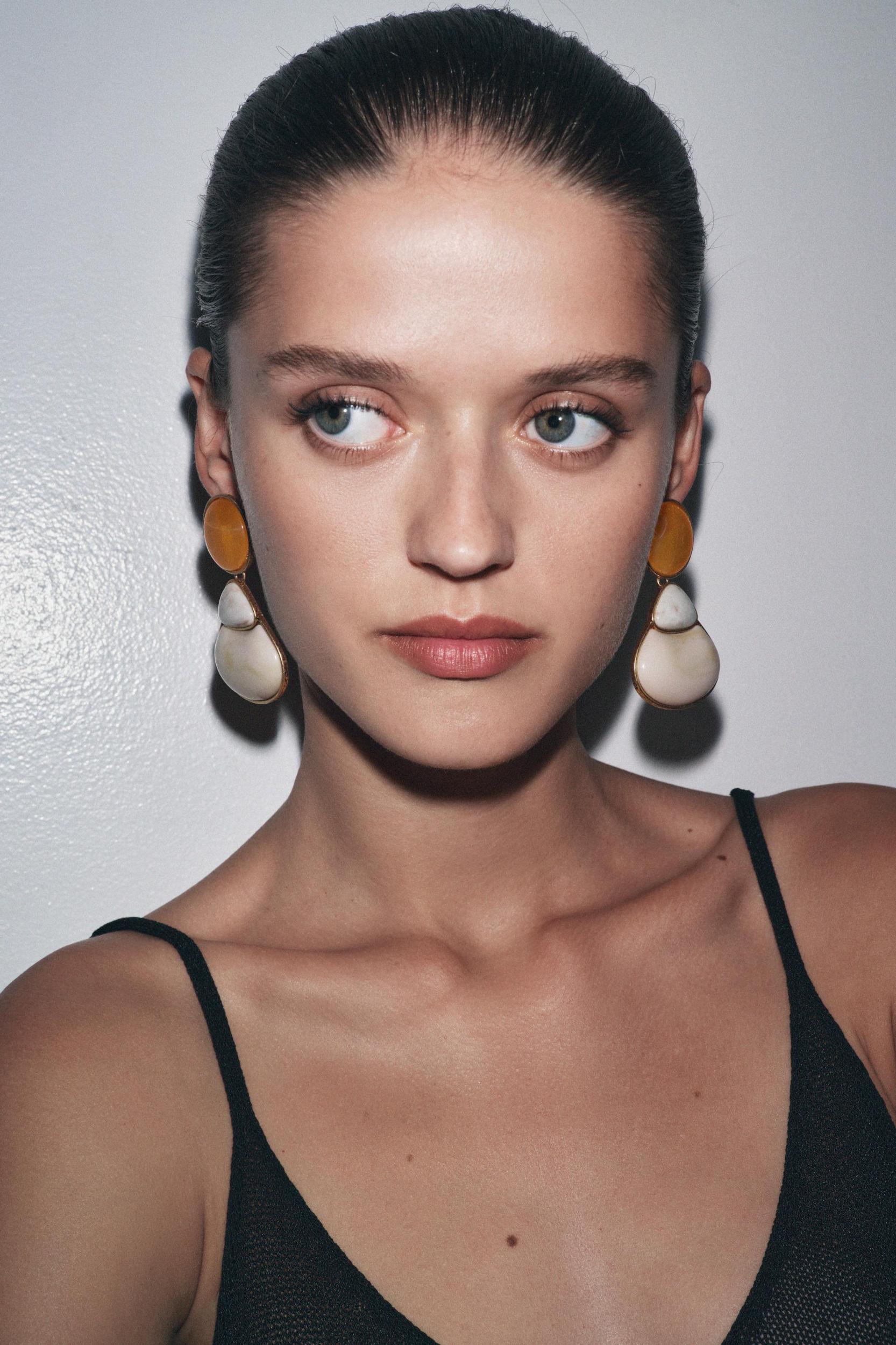 STONE EARRINGS Product Image