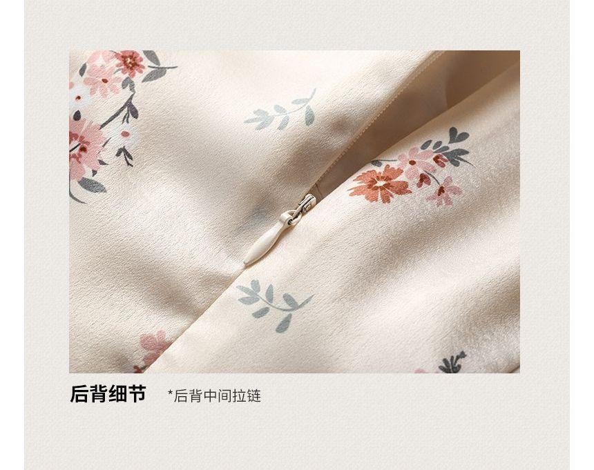 Long-Sleeve V-Neck Floral Midi A-Line Dress Product Image
