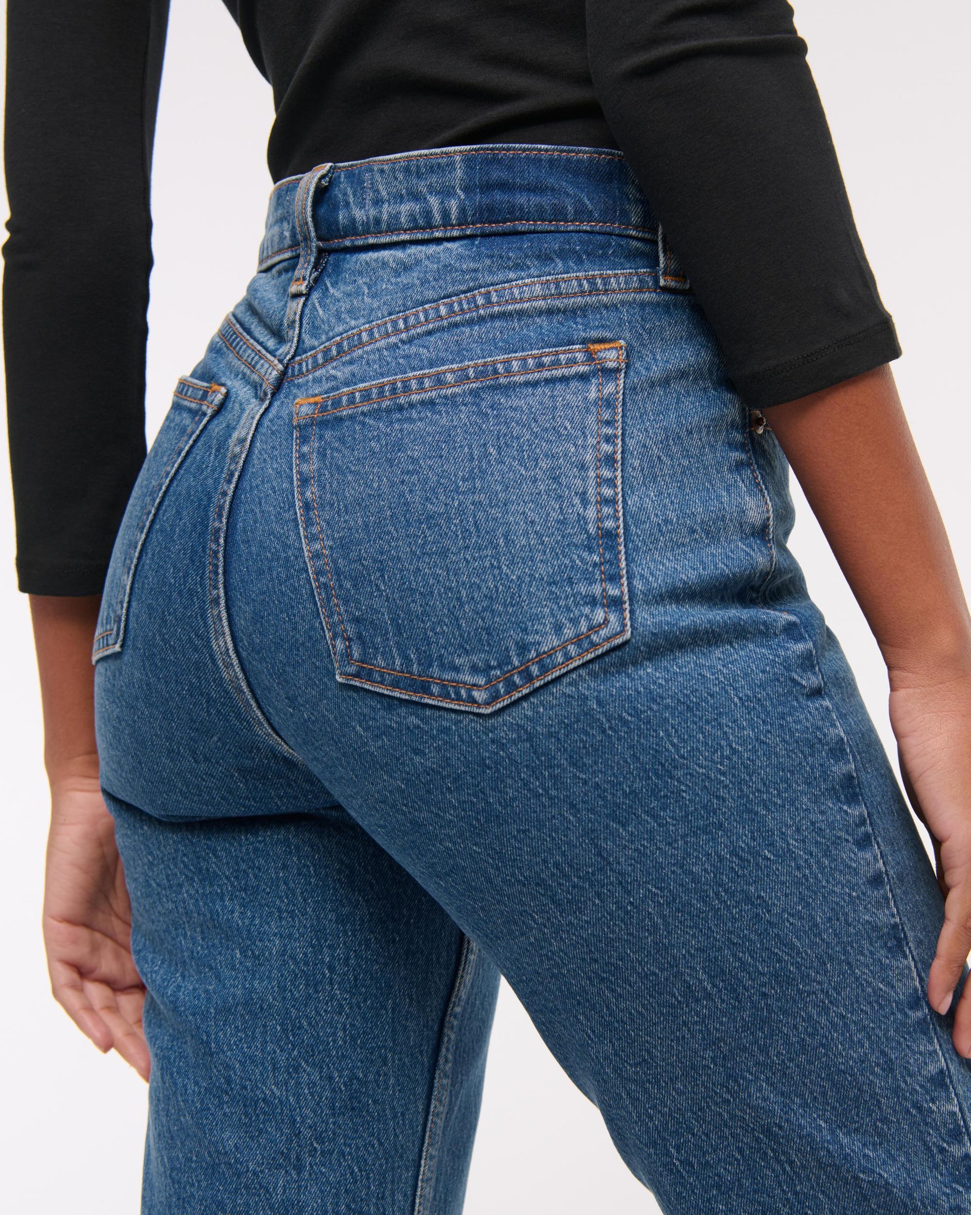 Curve Love Mid Rise 90s Straight Jean Product Image