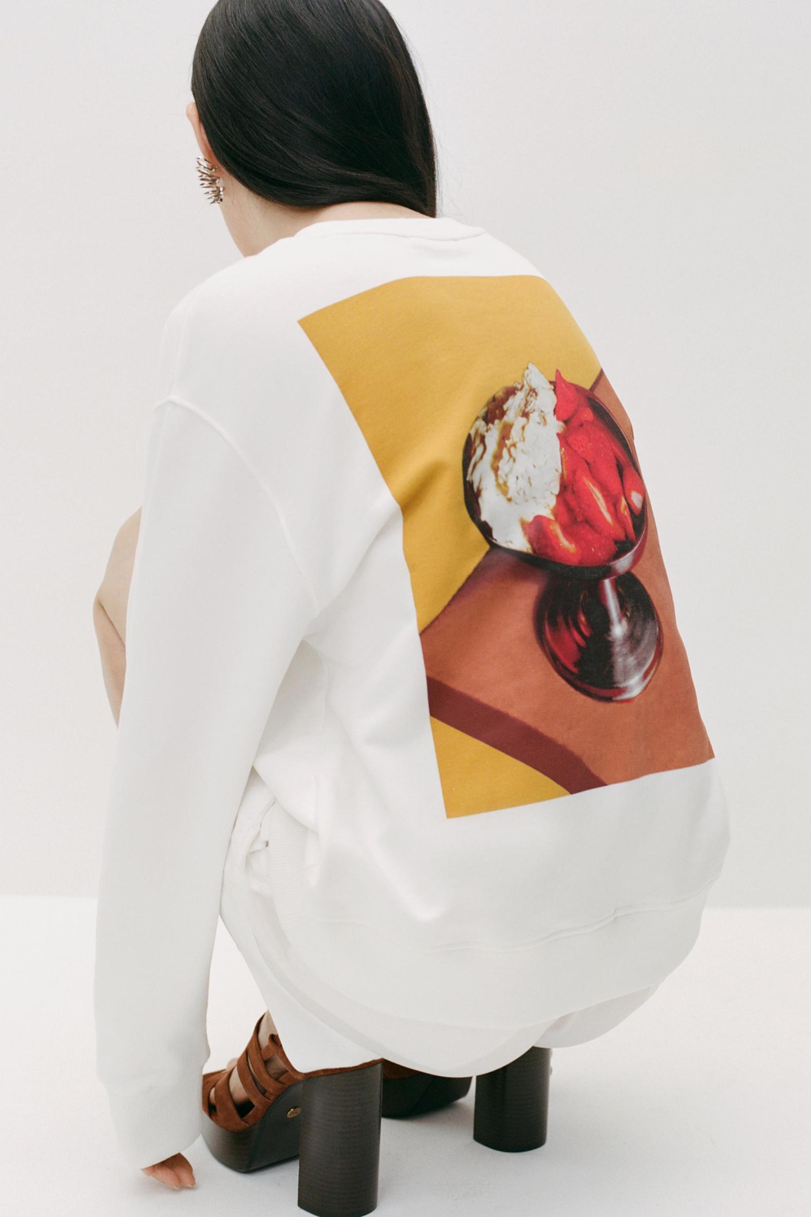 CONTRAST PRINT SWEATSHIRT Product Image