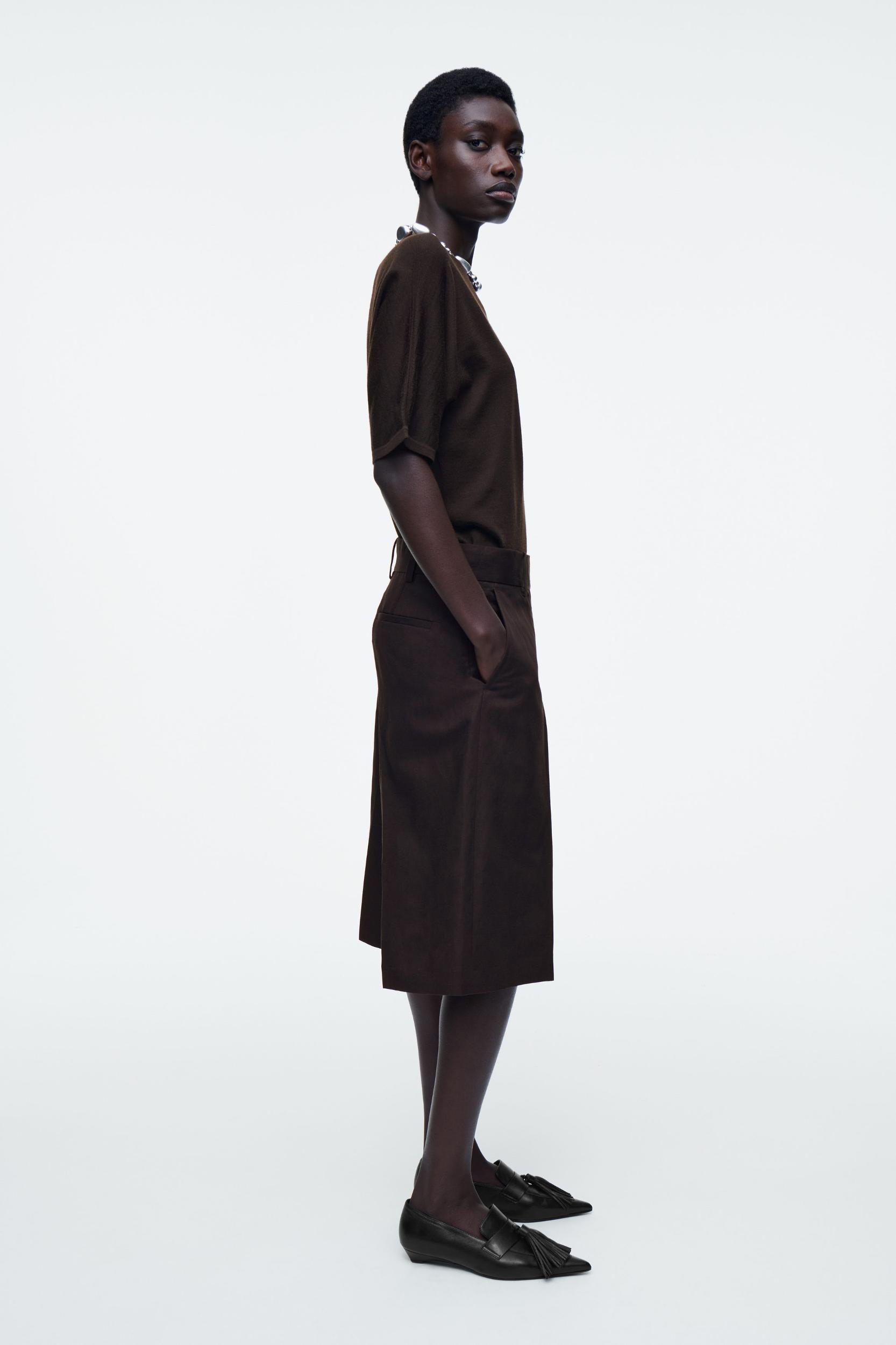 TAILORED LINEN-BLEND LONGLINE SHORTS Product Image