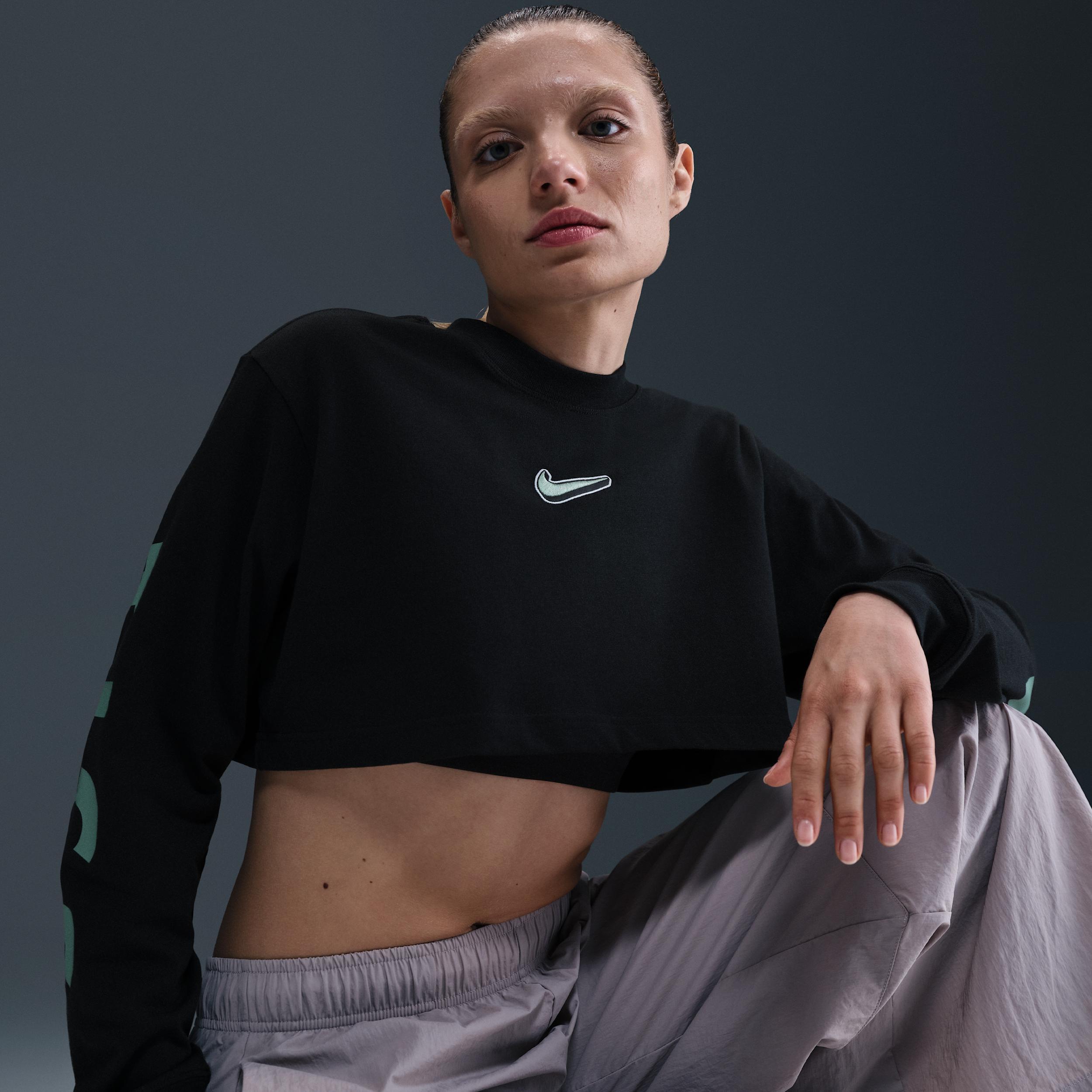 Women's Nike Sportswear Oversized Long-Sleeve Cropped Graphic T-Shirt Product Image