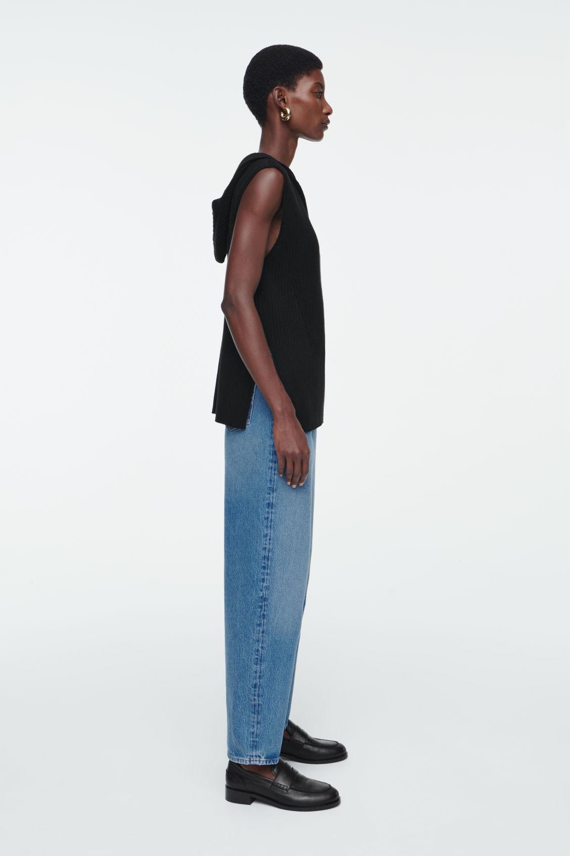 ARCH TAPERED JEANS Product Image
