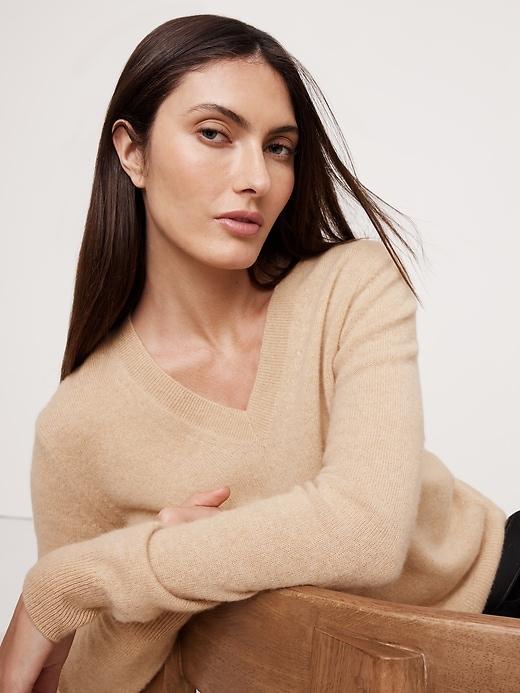 Lightweight Cashmere V-Neck Sweater Product Image