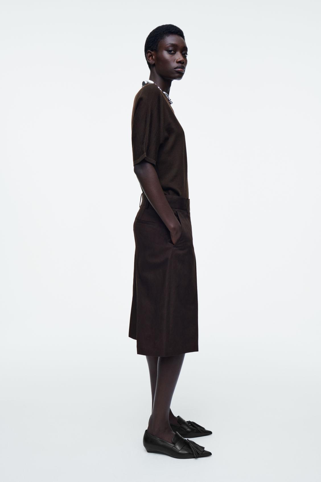 TAILORED LINEN-BLEND LONGLINE SHORTS Product Image