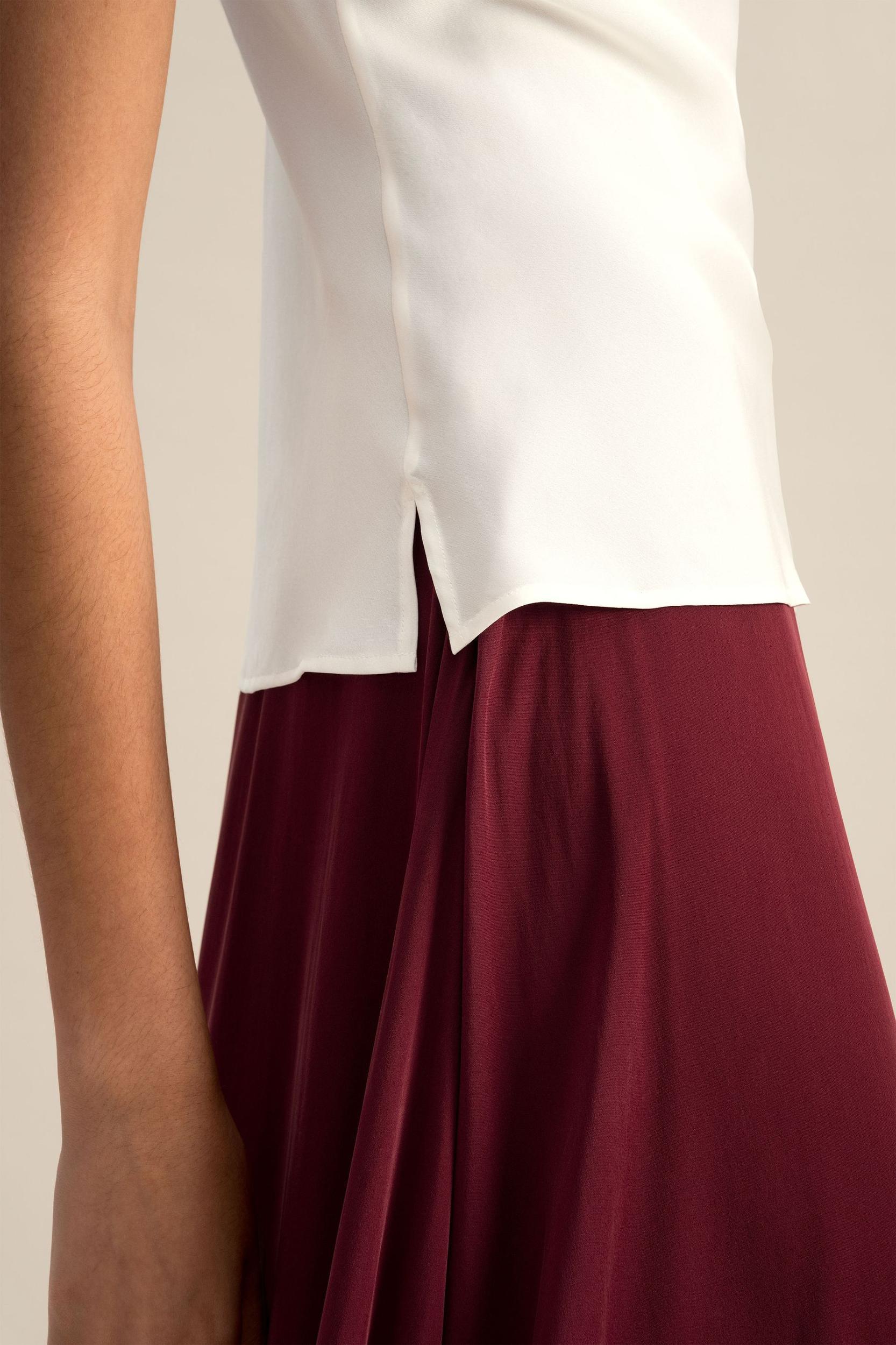 Wide-Legged Silk Fig Pants Product Image