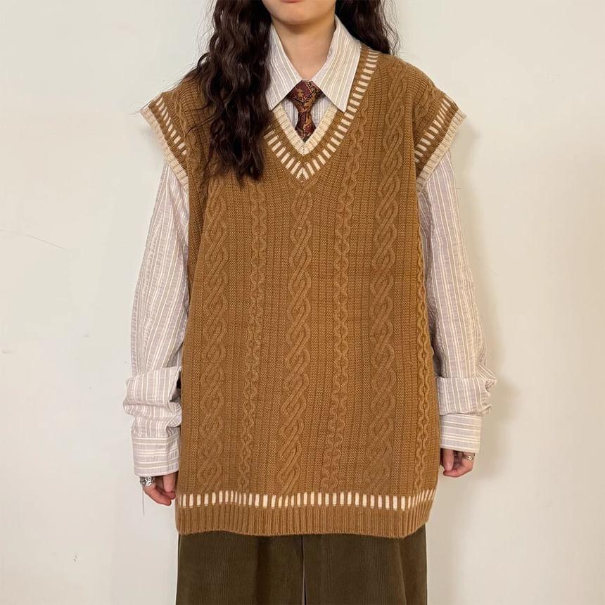 Cap-Sleeve V-Neck Contrast Trim Sweater Vest Product Image