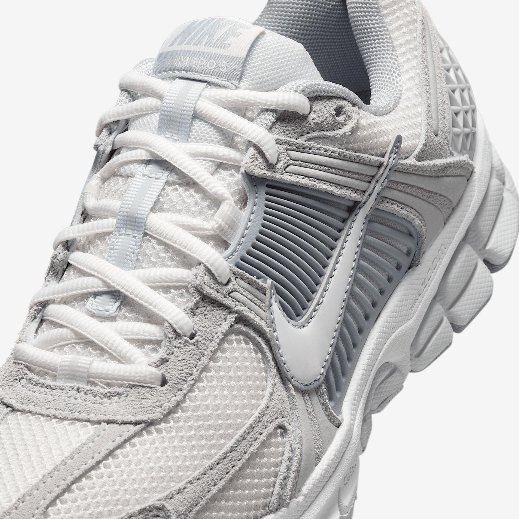 Nike Women's Zoom Vomero Shoes Product Image