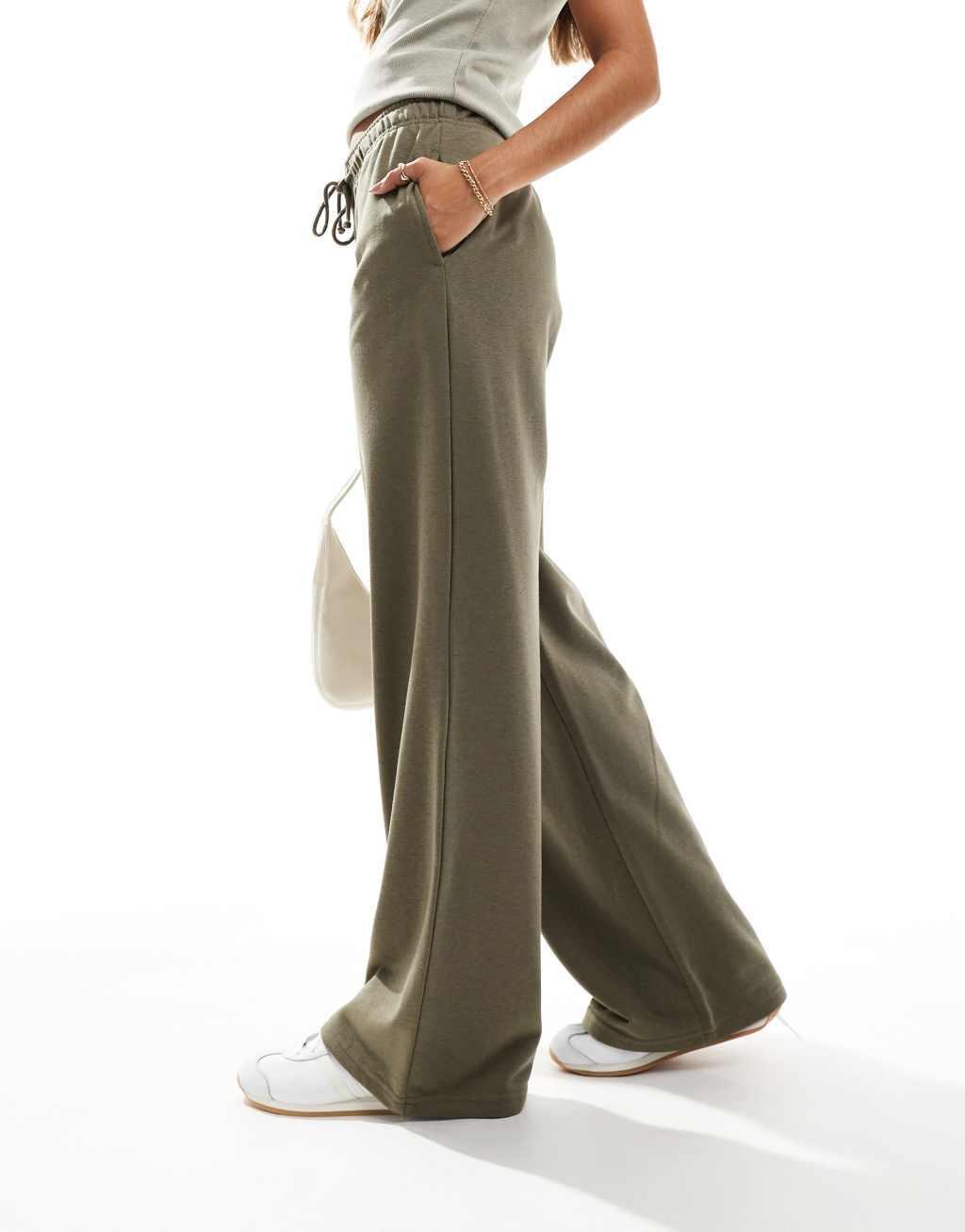 Stradivarius wide leg sweatpants in khaki Product Image