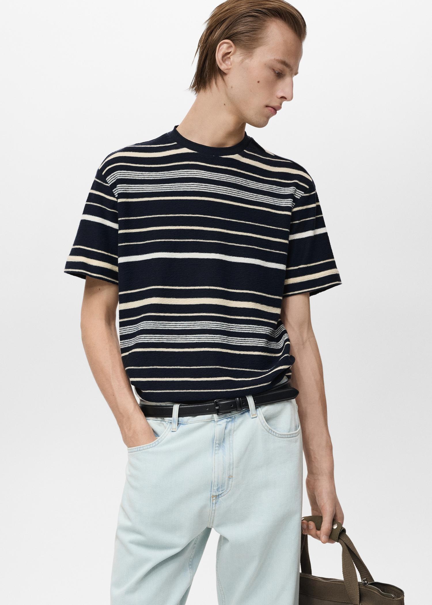 100% cotton regular-fit striped t-shirt - Men | MANGO USA Product Image