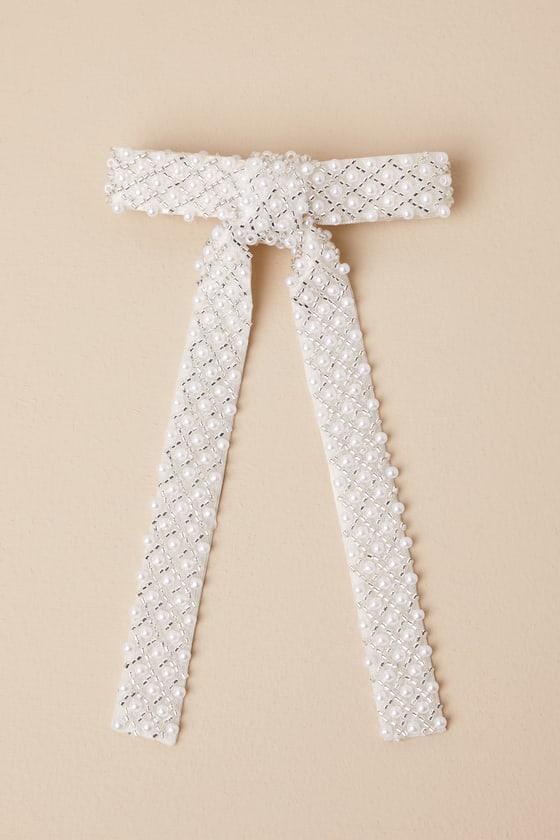 Exemplary Sweetness White Pearl Beaded Bow Hair Clip Product Image