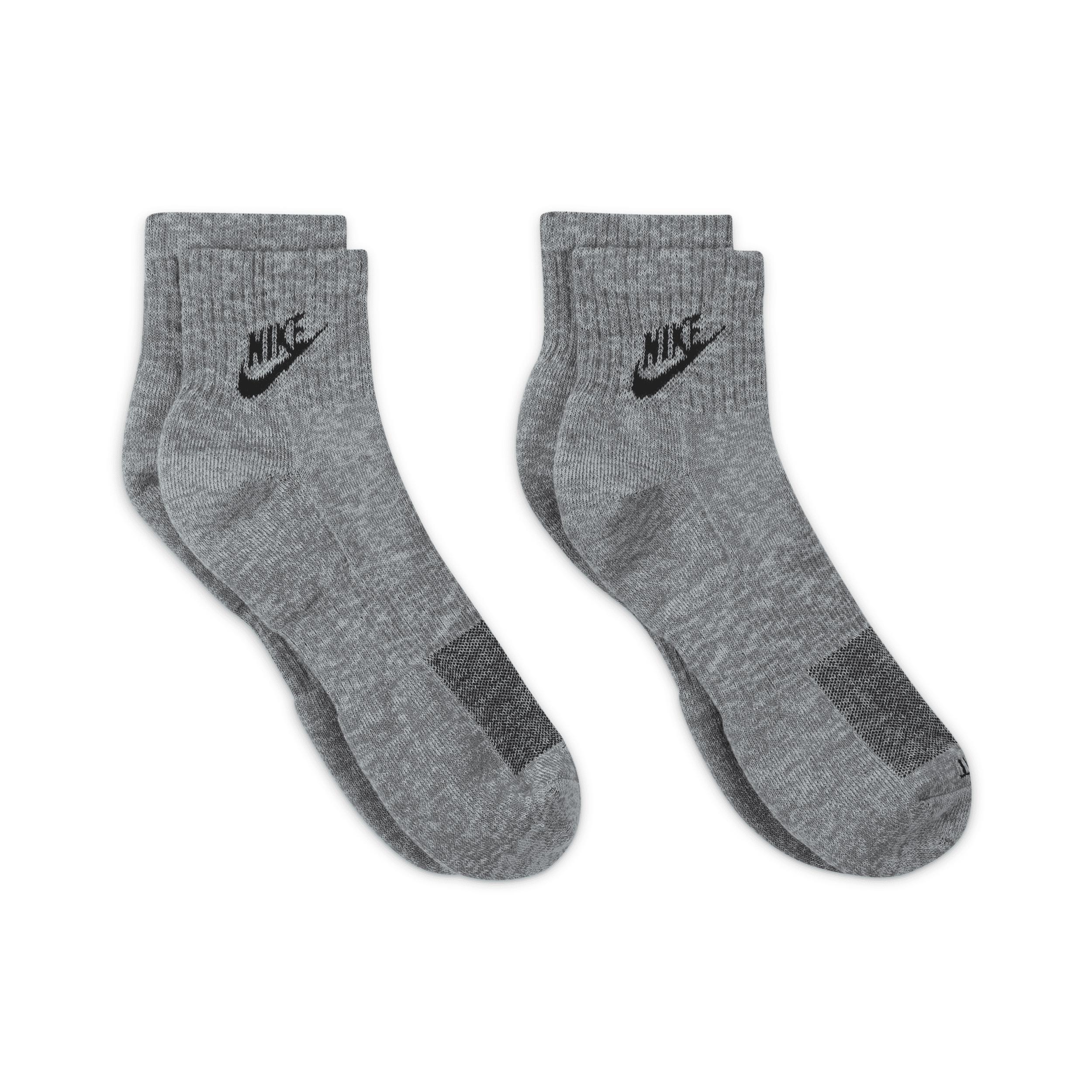 Nike Men's Everyday Plus Cushioned Ankle Socks Product Image