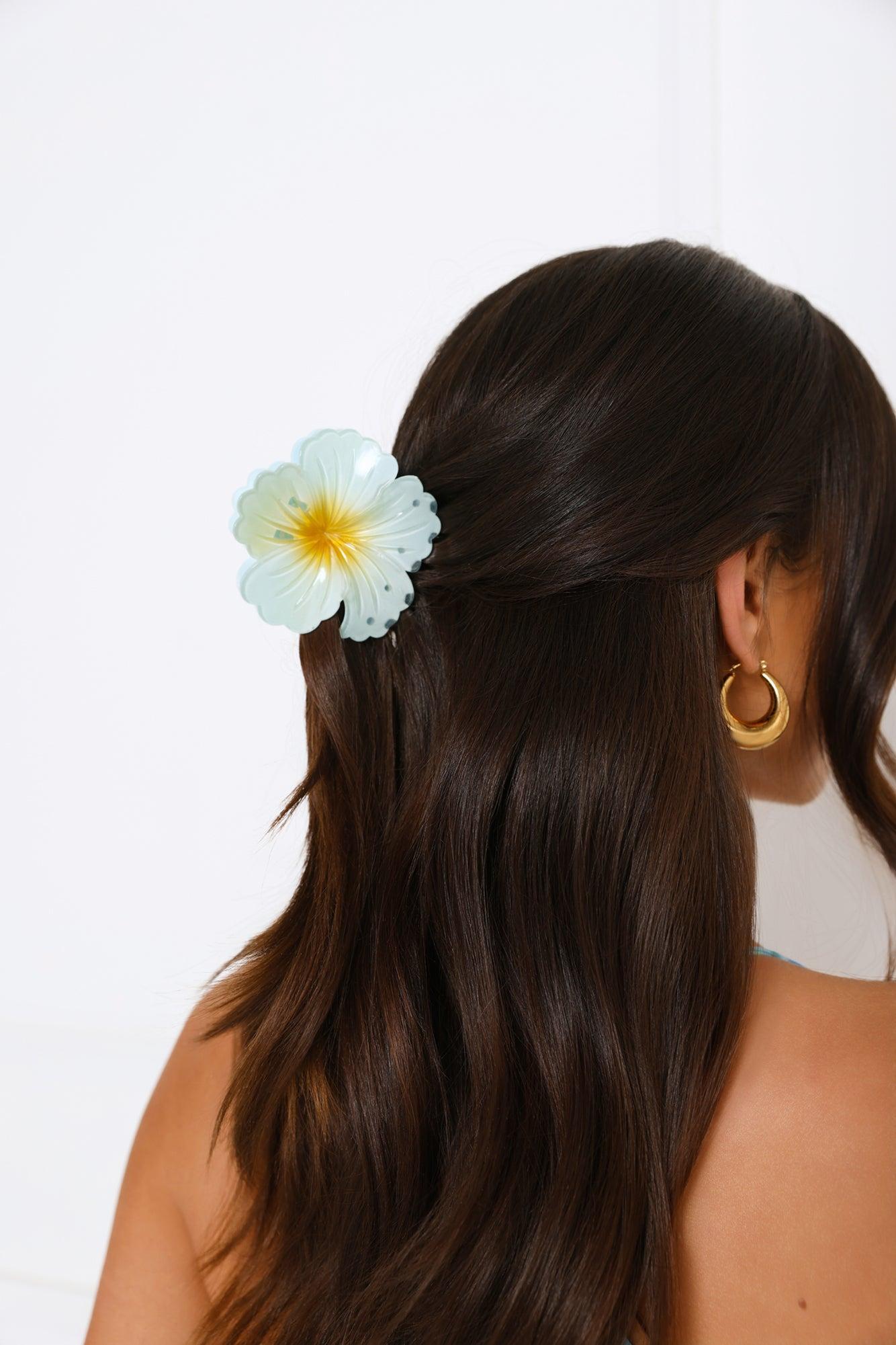 Daisy Dew Claw Clip Blue Product Image