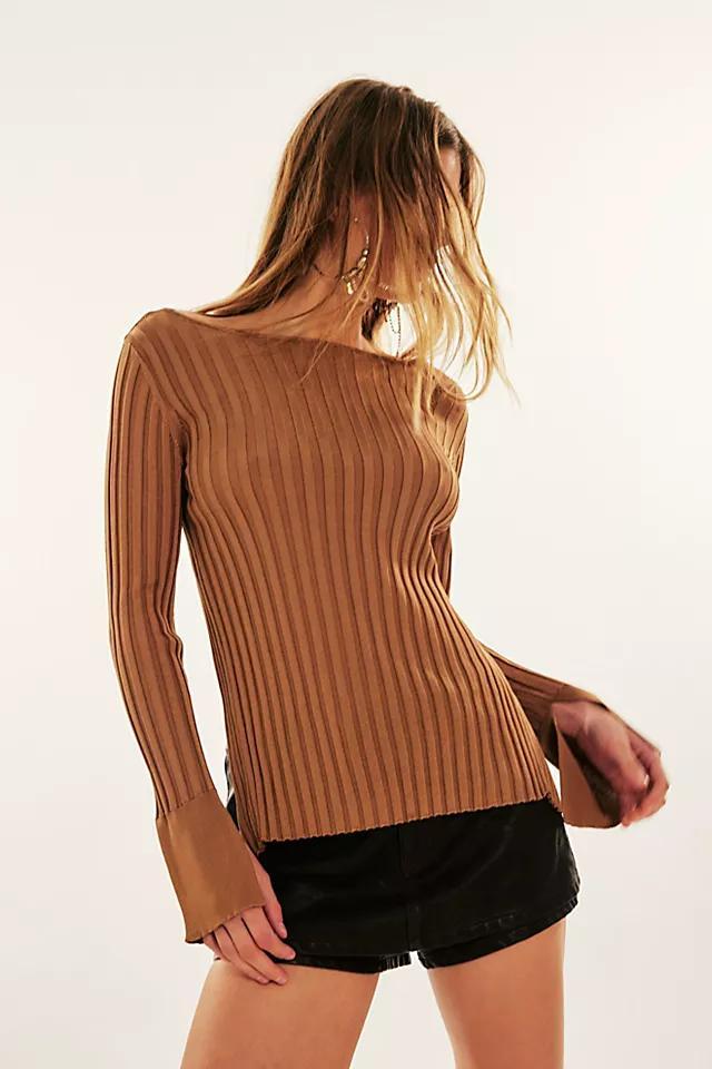 Nova Pullover Product Image