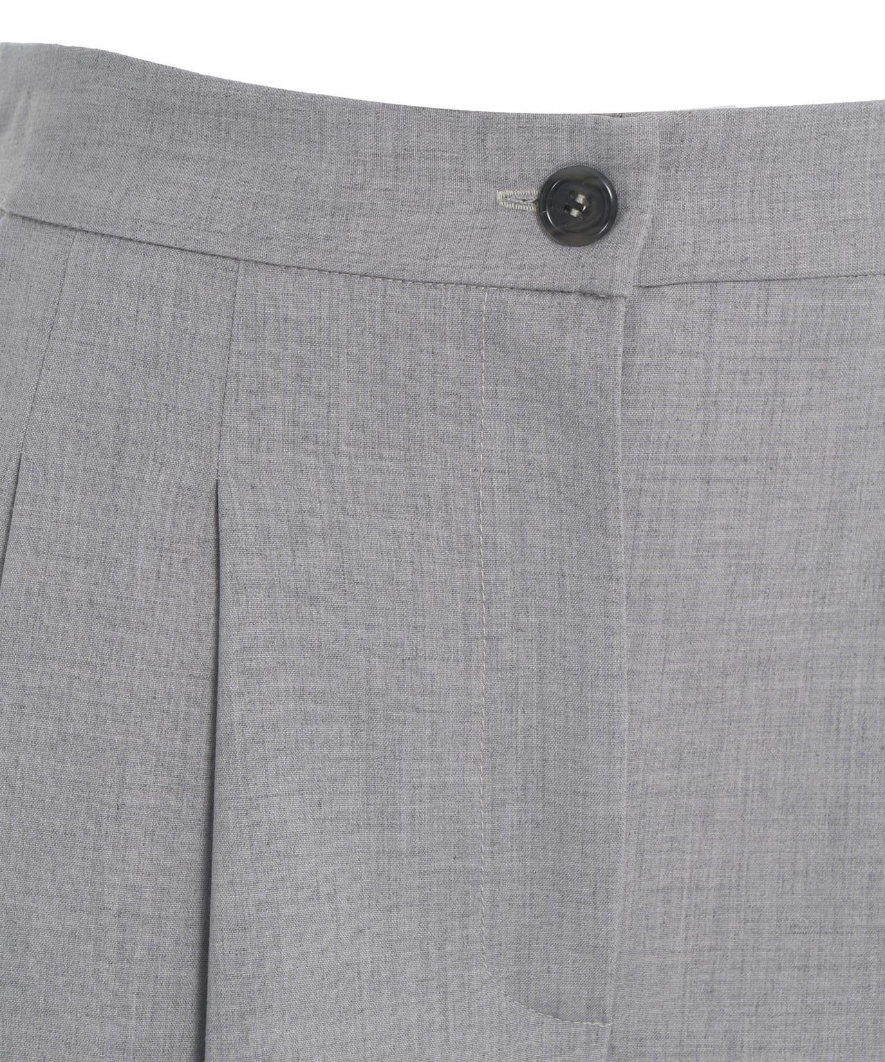 Bermudas with pleats Product Image