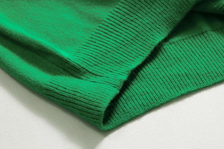 RT No. 6136 GREEN KNITTED V-NECK CARDIGAN Product Image