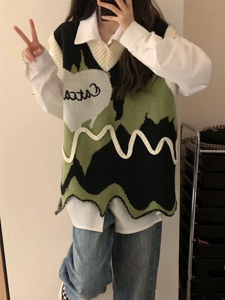 V-Neck Printed Knit Sweater Vest Product Image