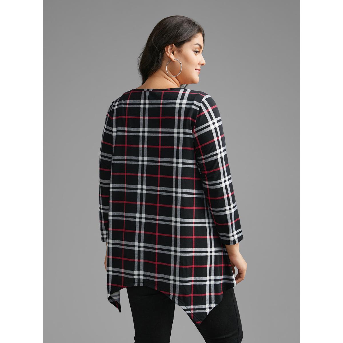 Plus Size Plaid Asymmetrical Hem Pocket T-shirt Black Women Casual Asymmetrical Round Neck Loose Everyday T-shirts BloomChic 26/4X Product Image