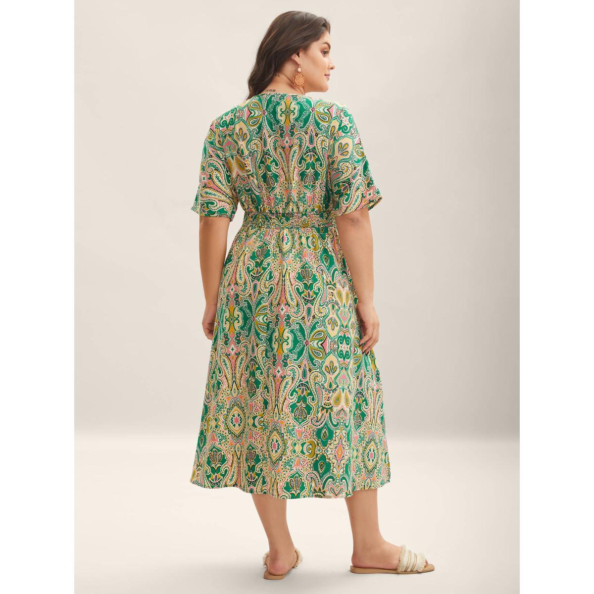 Plus Size Paisley Print Shirred Pockets Midi Dress Truegreen Women Overlap Collar Short sleeve Curvy BloomChic 30/6X Product Image