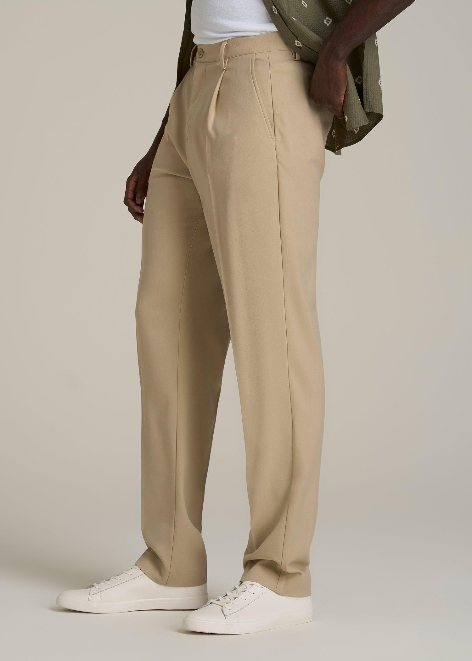 Tall Men's Relaxed Pleated Trouser in Light Khaki Product Image