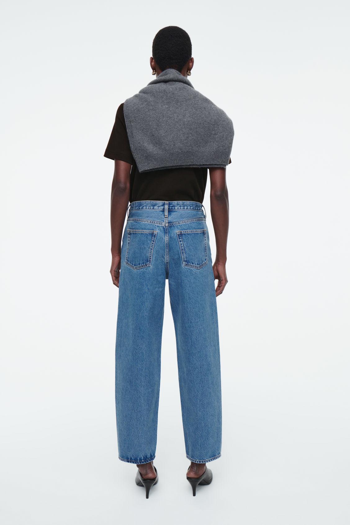 ARCH TAPERED JEANS Product Image
