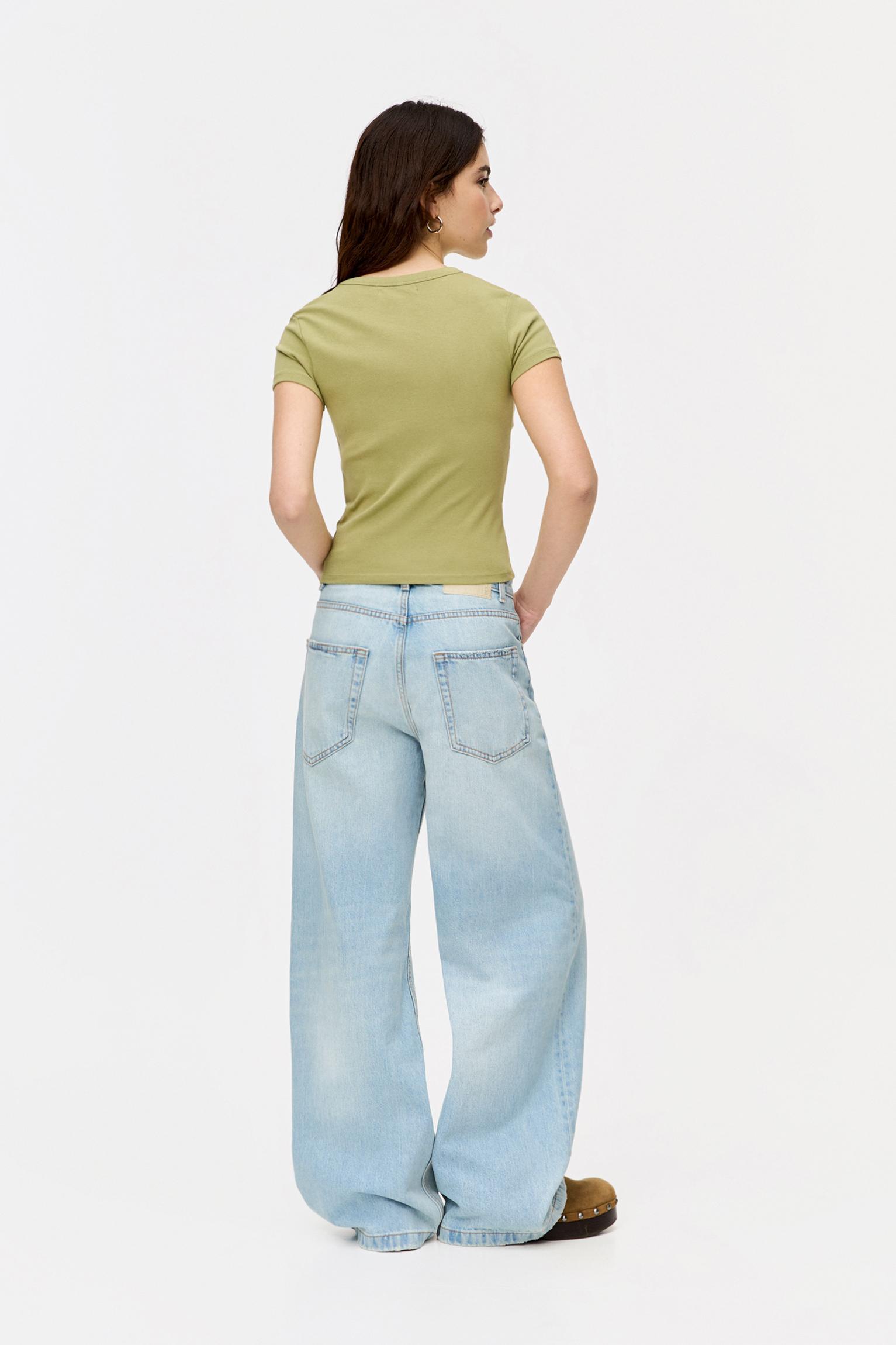 Basic fitted T-shirt Product Image